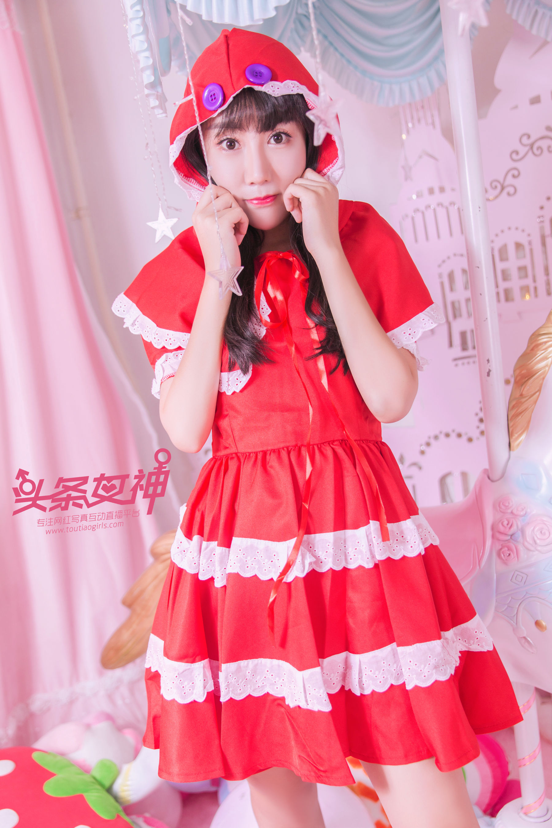 Smile Rotating Trojan Toutiao Goddess