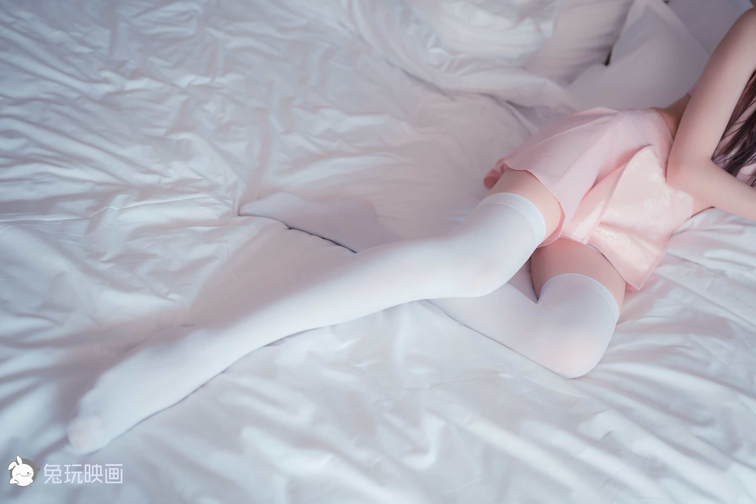 Rabbit Playing Play -The pink chef