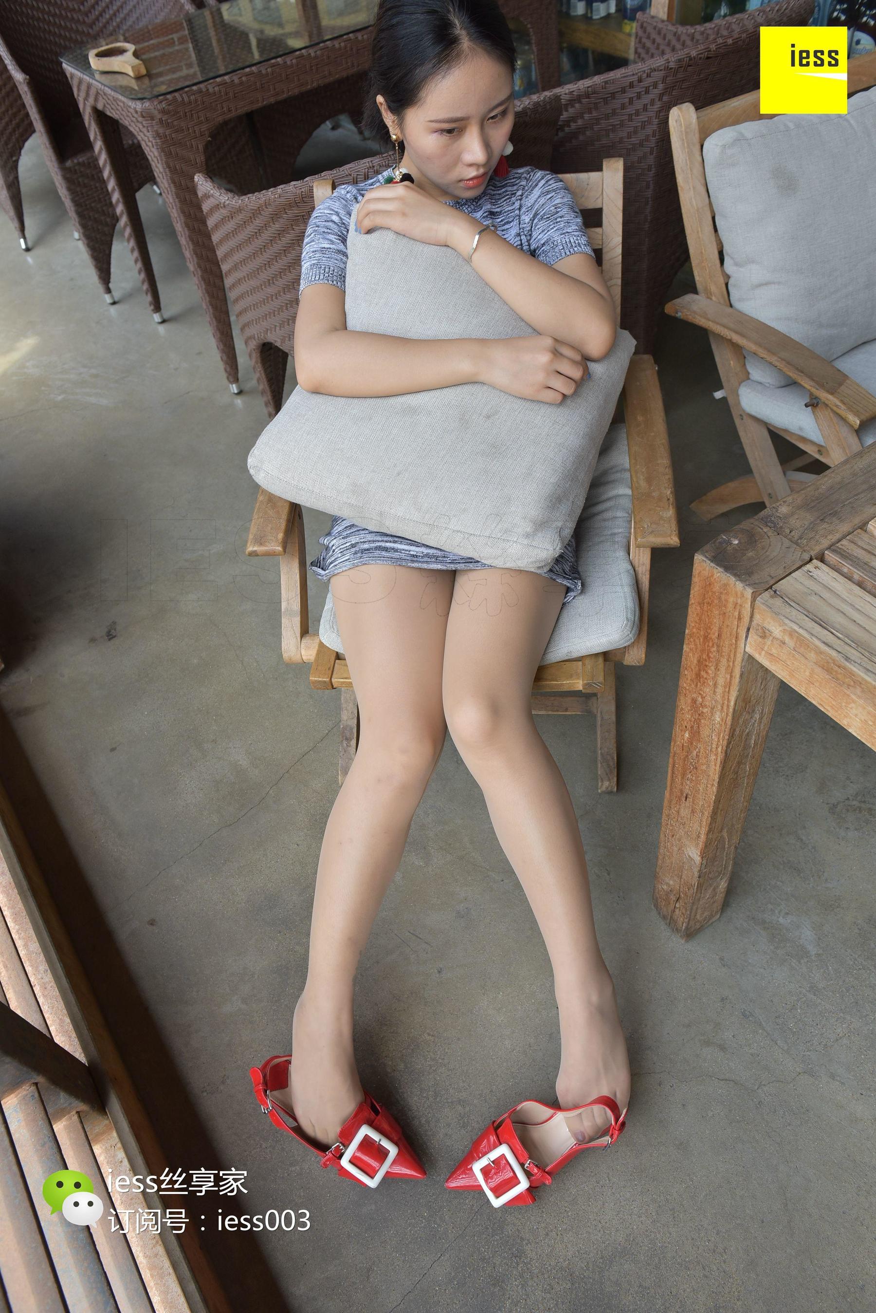 Si Xiangjia 080 cousin From the table to the bottom of the table IESS is thinking about it