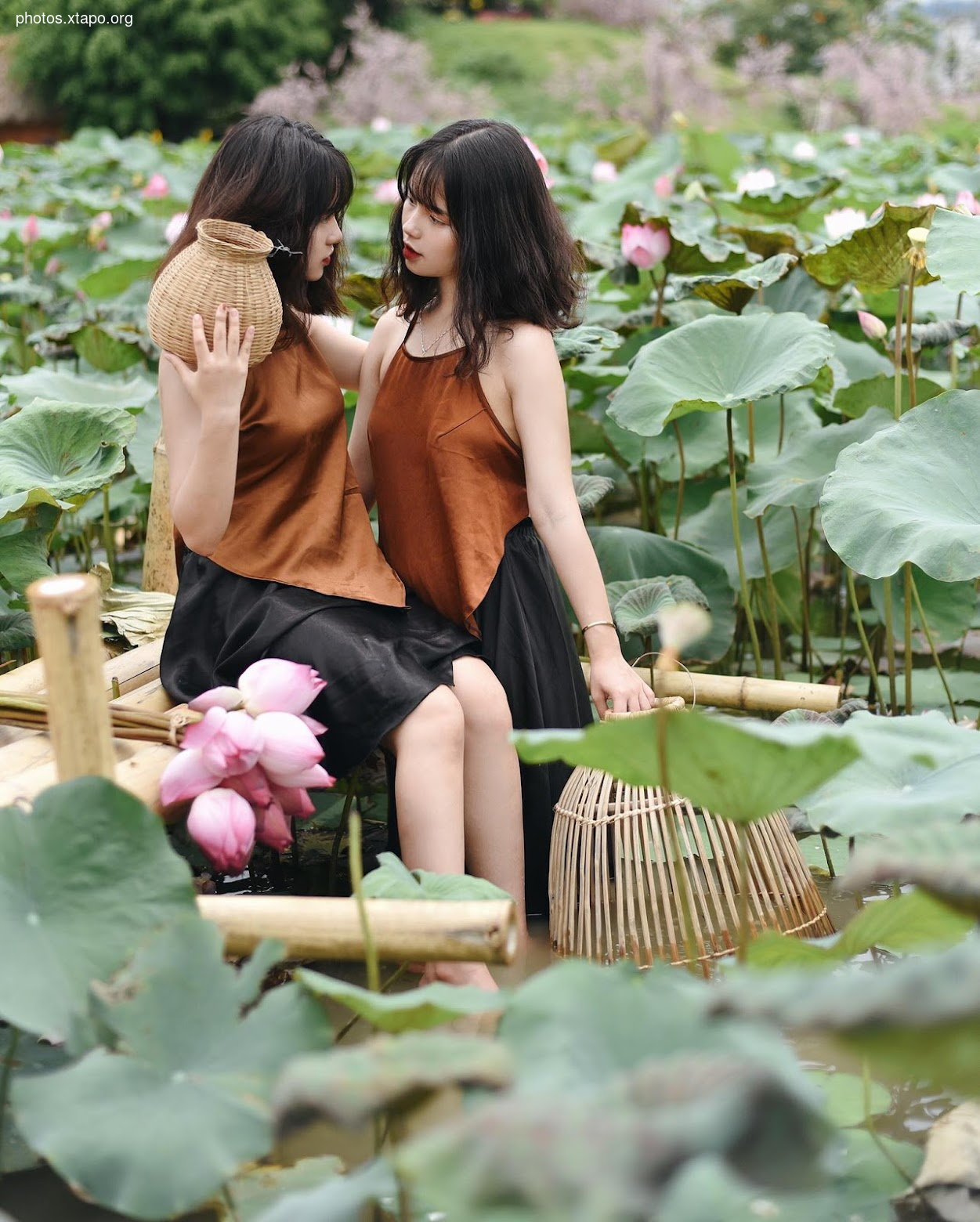 Twins Nguyen Thanh Nga Nguyen Thanh Hang,