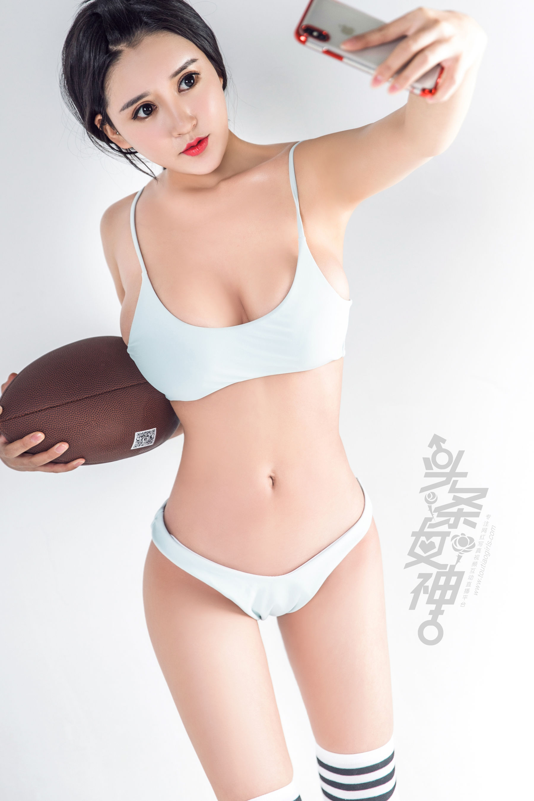 Bai Yizhan Super Bowl Girl 2 Toutiao TOUTIAO