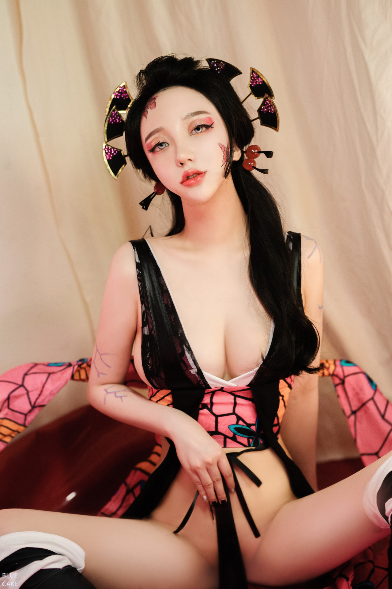 Son Yeeun 손예은, [BLUECAKE] RED ONI – Set.01