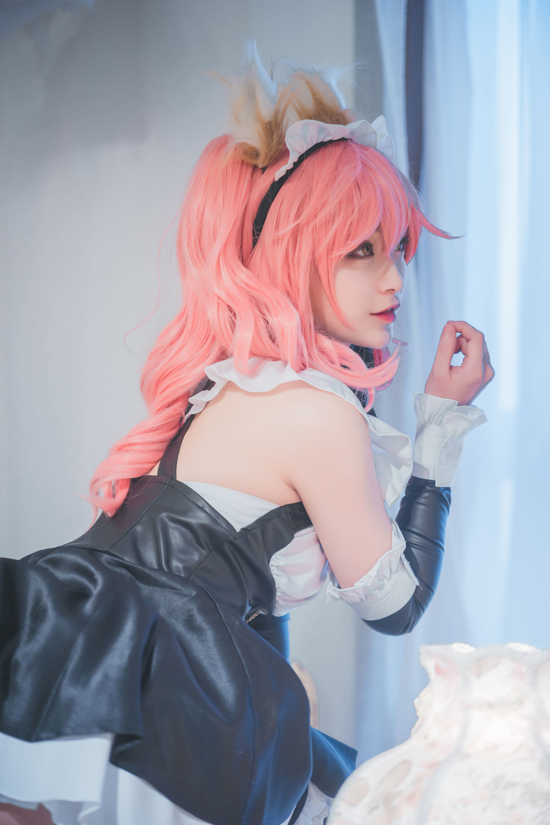 Anime blogger iron plate roast ghost dance W Yuzao former maid