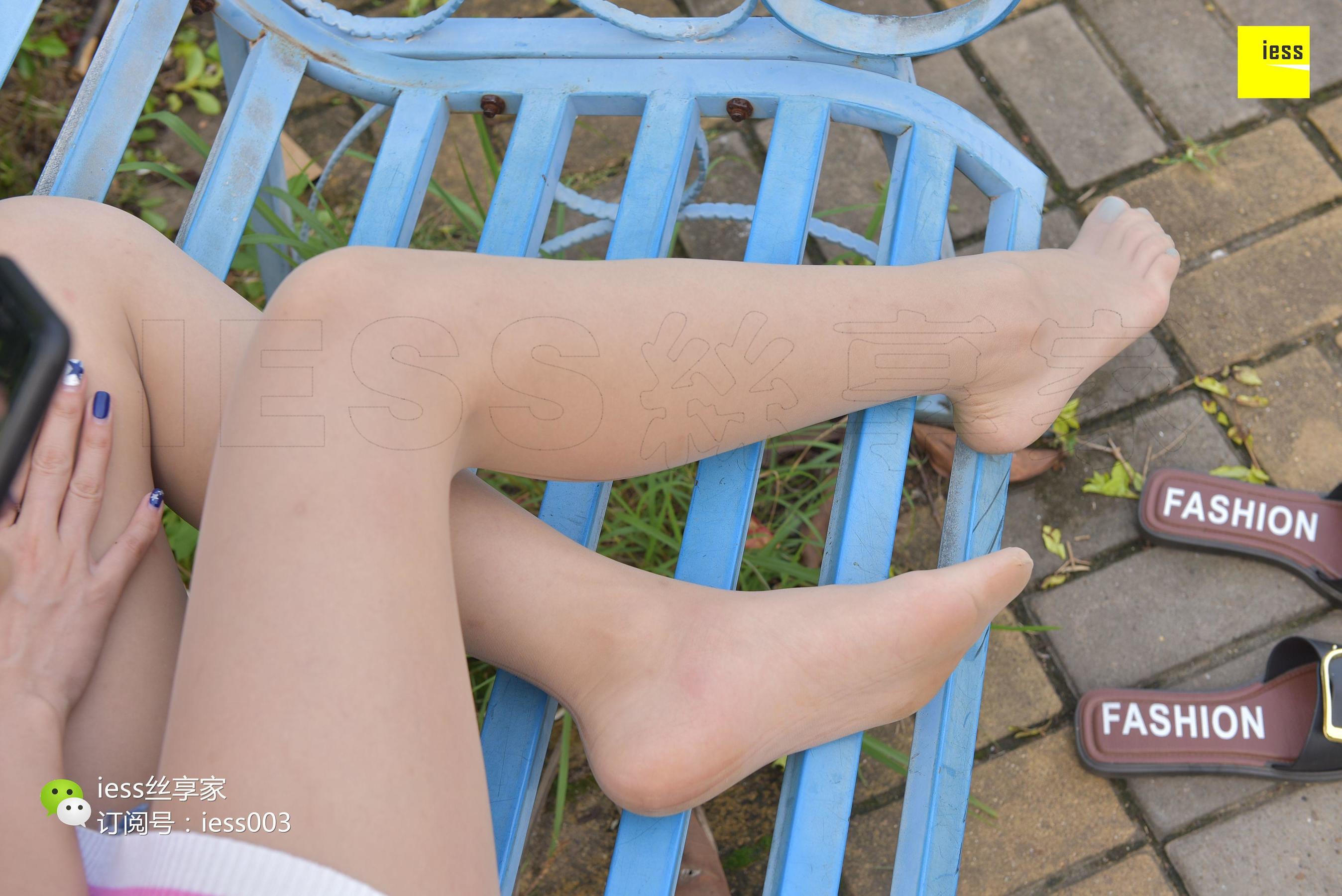 Si Xiangjia 036 Junjun Air Conditioning with watermelon sandals with beautiful feet IESS is thinking about it