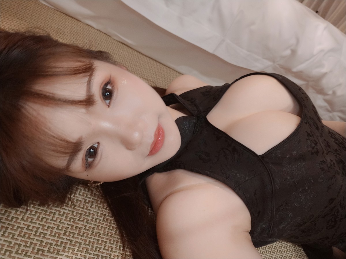 Anime blogger Xueqing ASTRA cheongsam selfie theme private sex sexy black exposed cheongsam with budshire stockings charming temptation photo 49p