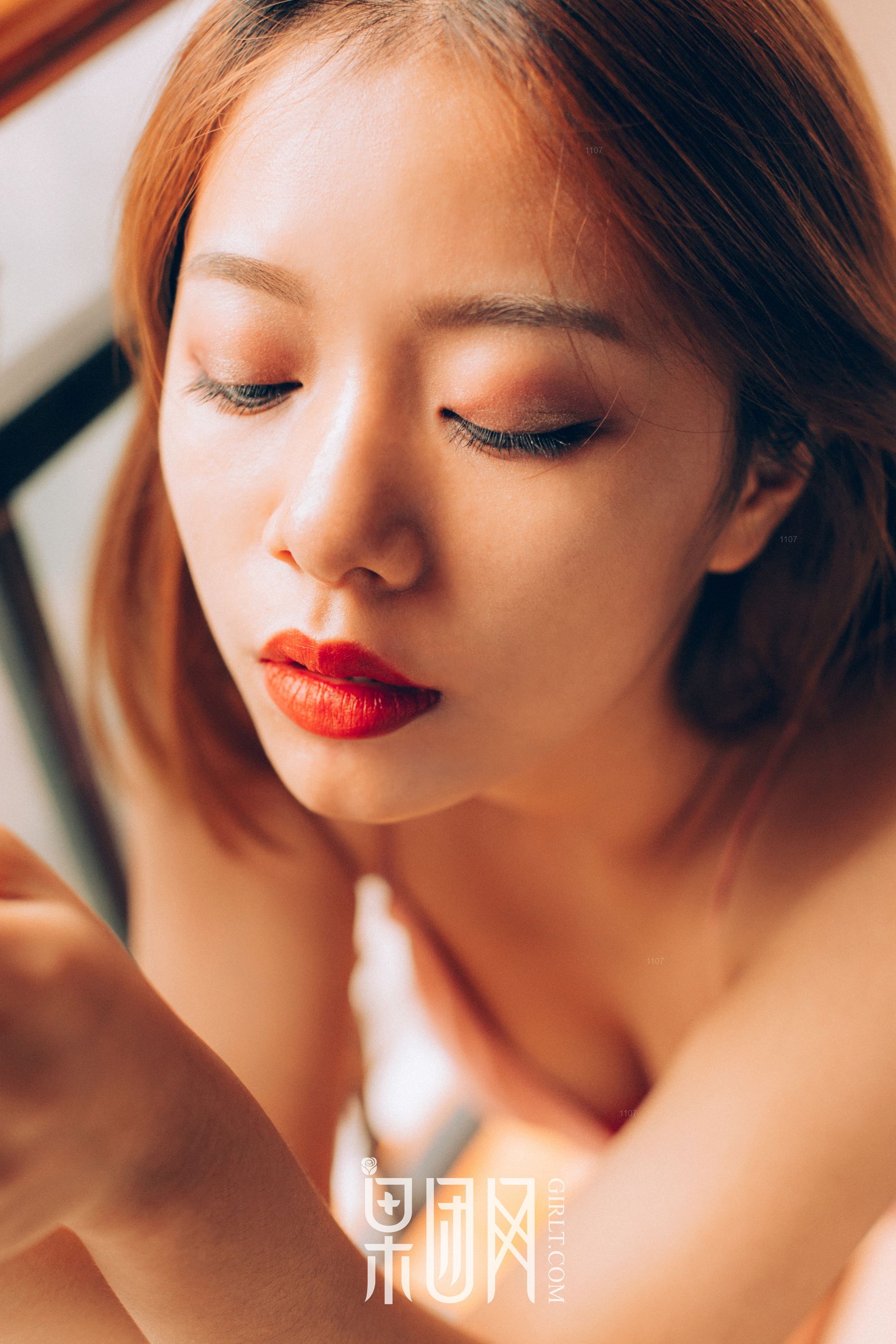 Sexy girl crispy breasts and hips black silk stingy fruit group network Girlt No.068