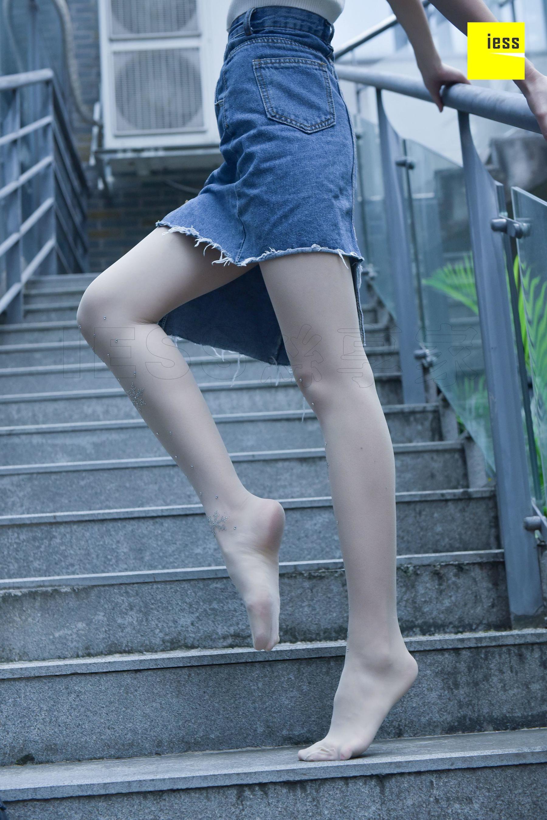 Silkxiang Home 107 Crystal Crystal White Stockings IESS Different Thoughts