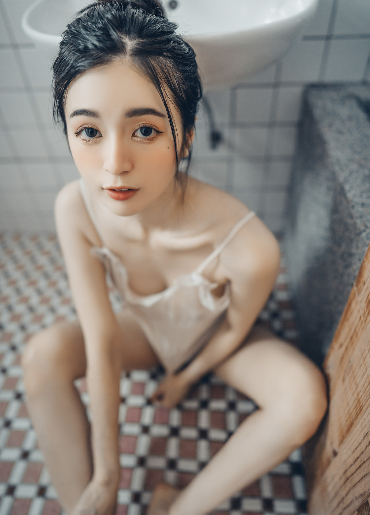 I finally made an appointment with the goddess to take a bath, but the towel kept falling off, and finally I didn’t wear it anymore and just took photos of S-class beauties - Chenchen Vol.02