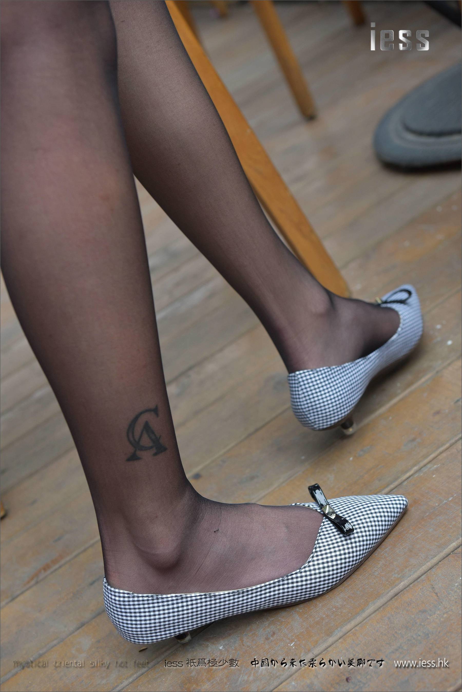 Silk Foot Bento 110 Xiaoxiao Outdoor Black Silk Flat Shoes IESS is thinking about it