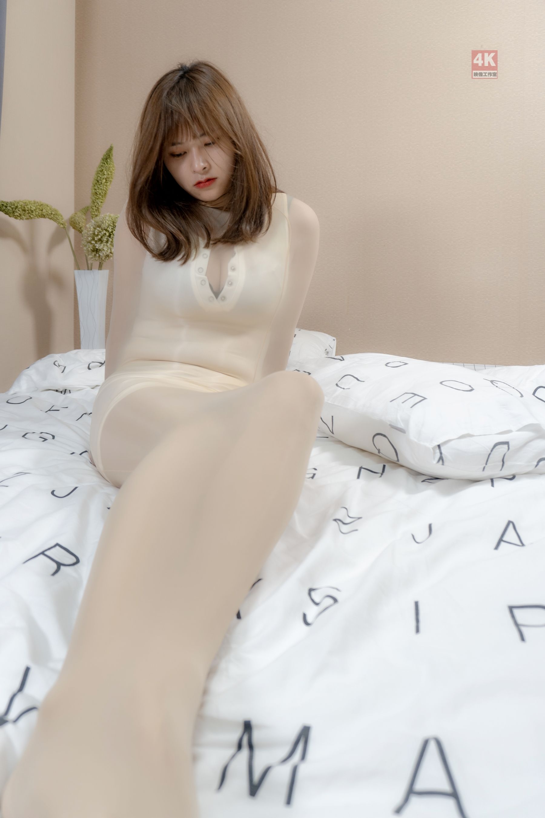 Li Cabinet LIGUI Internet beauty Model Nayako Smooth Stockings Cocoon