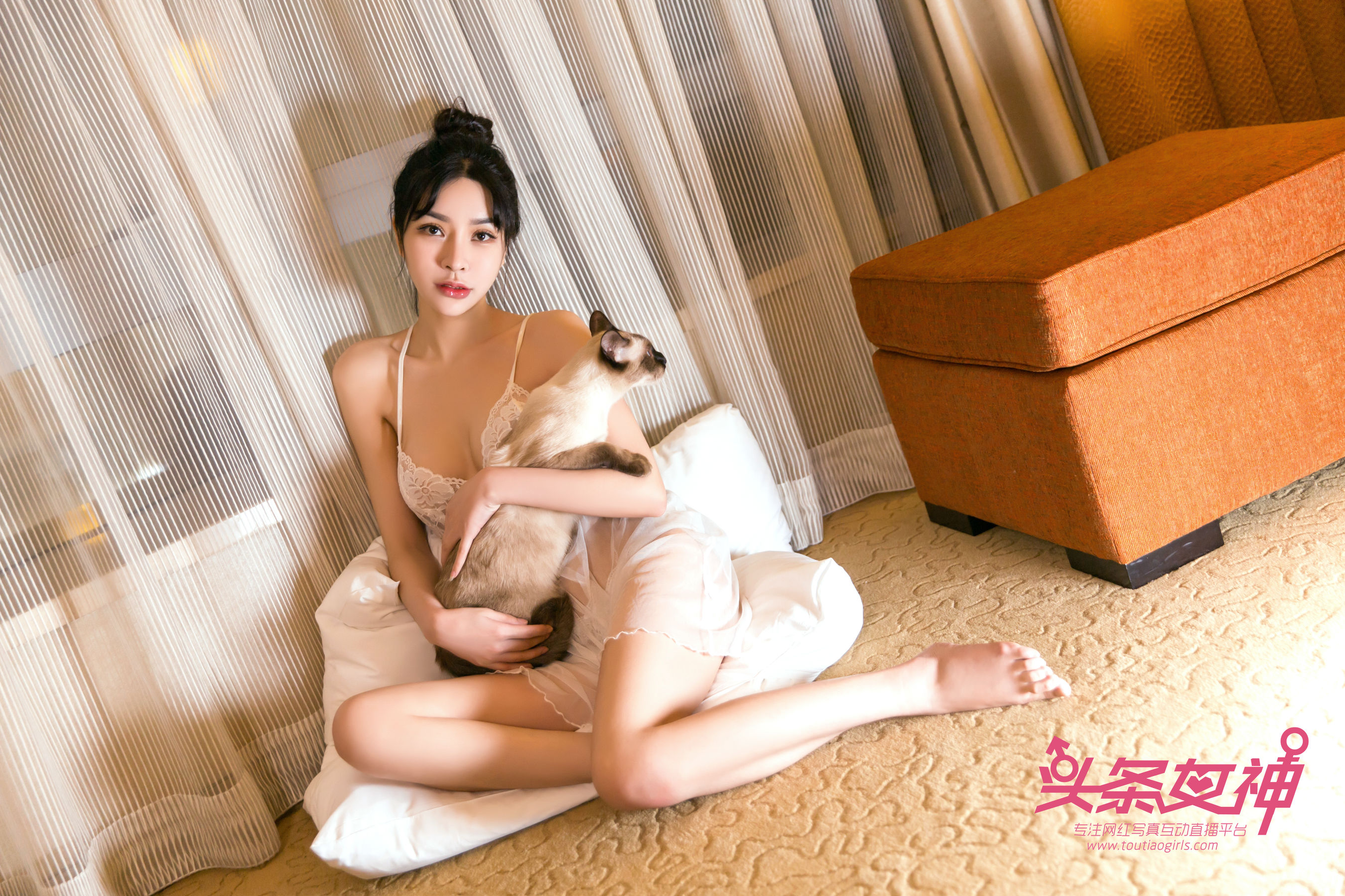 BABY Girl and Cat Toutiaogirls