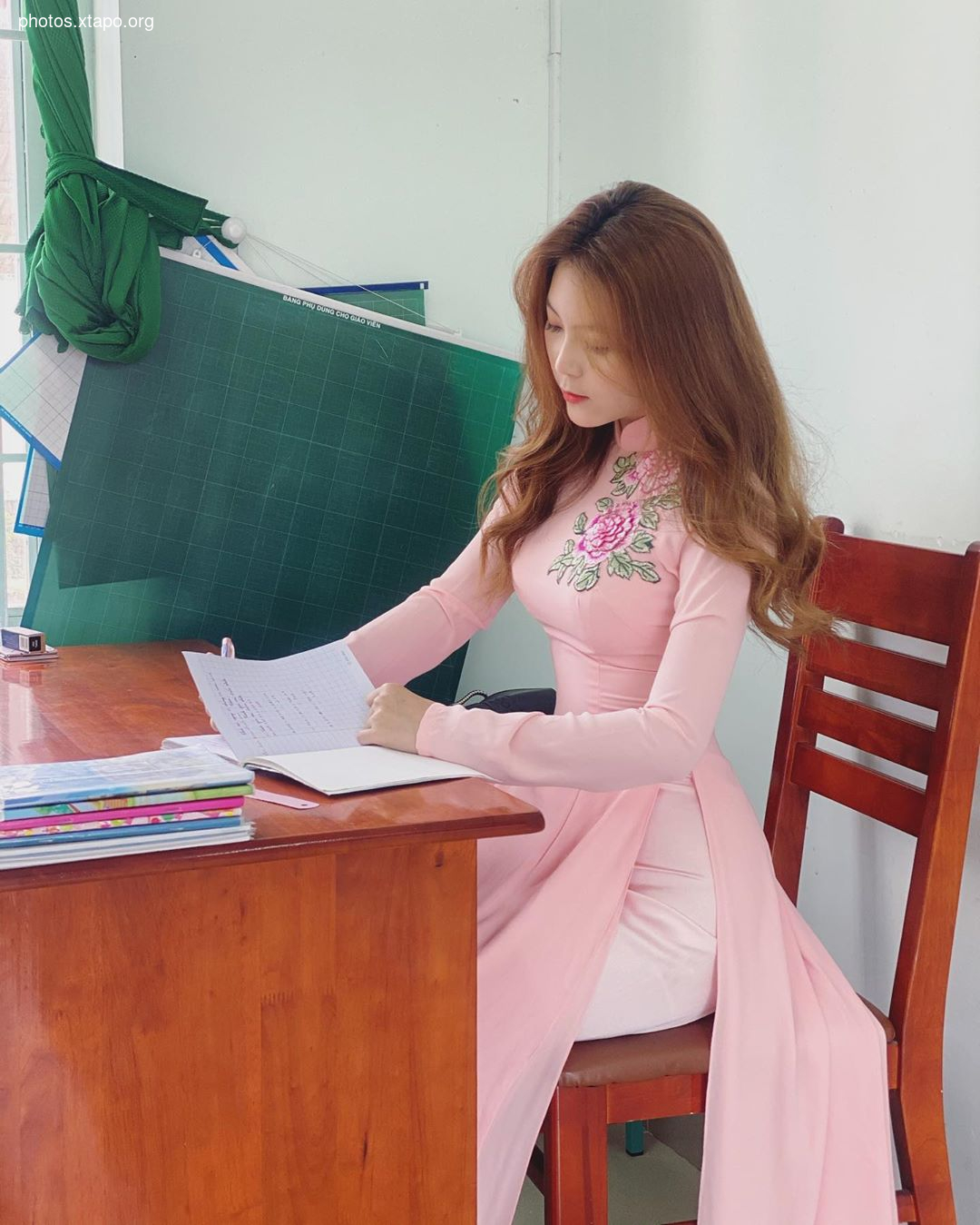 The teachers made parents stand still