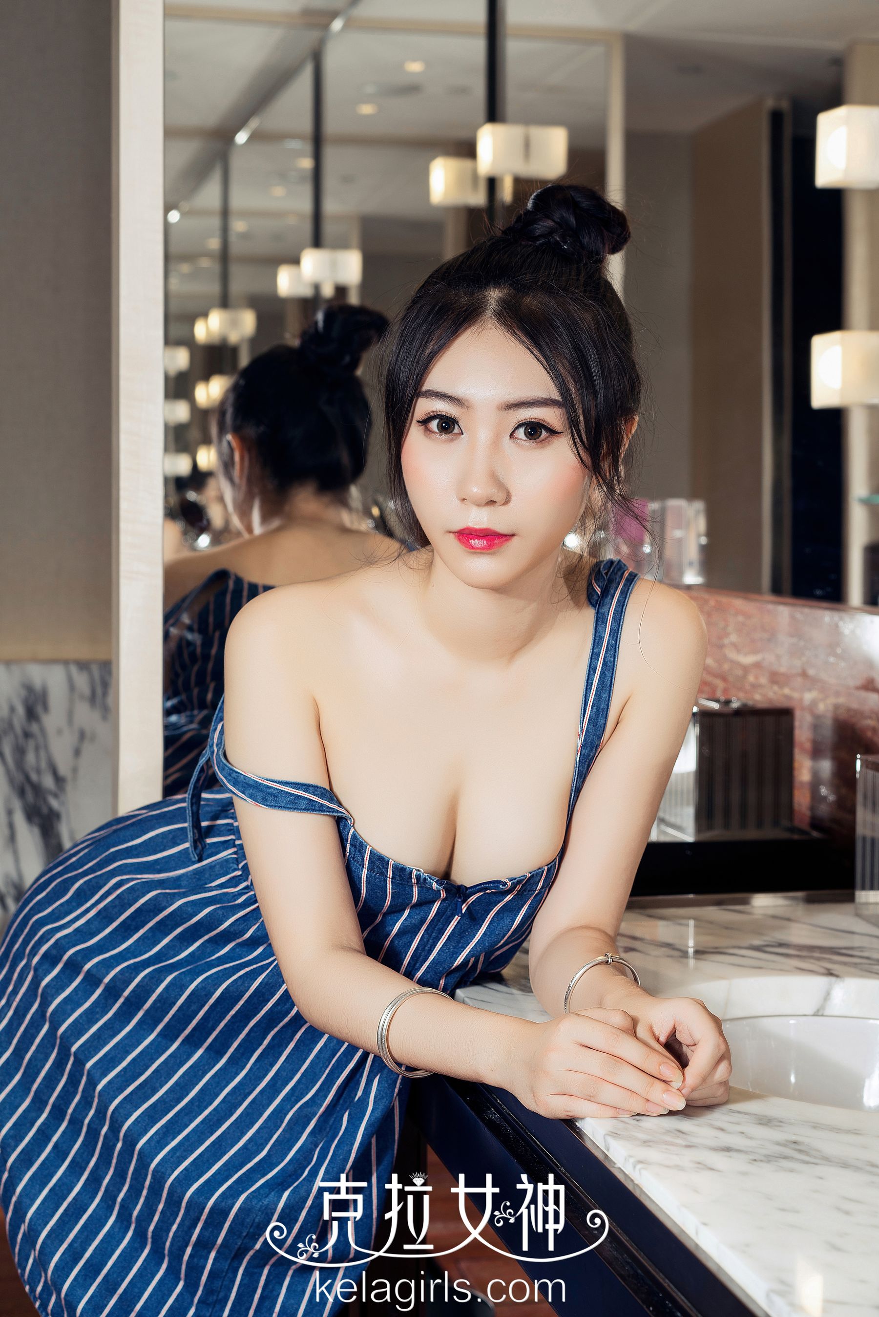 Kobayashi Golden House Tibetan Beauty Like Jade Crane Goddess