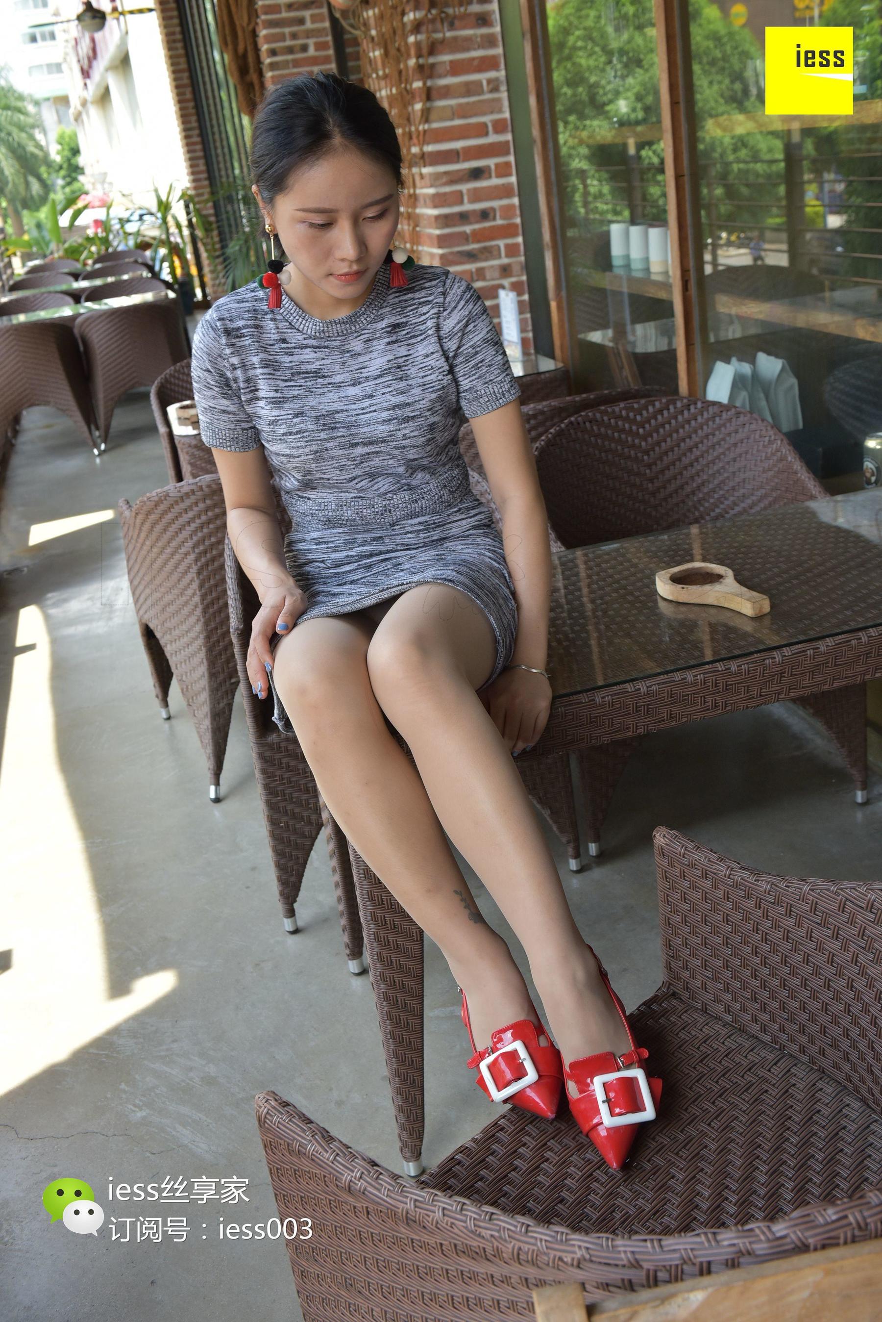 Si Xiangjia 080 cousin From the table to the bottom of the table IESS is thinking about it