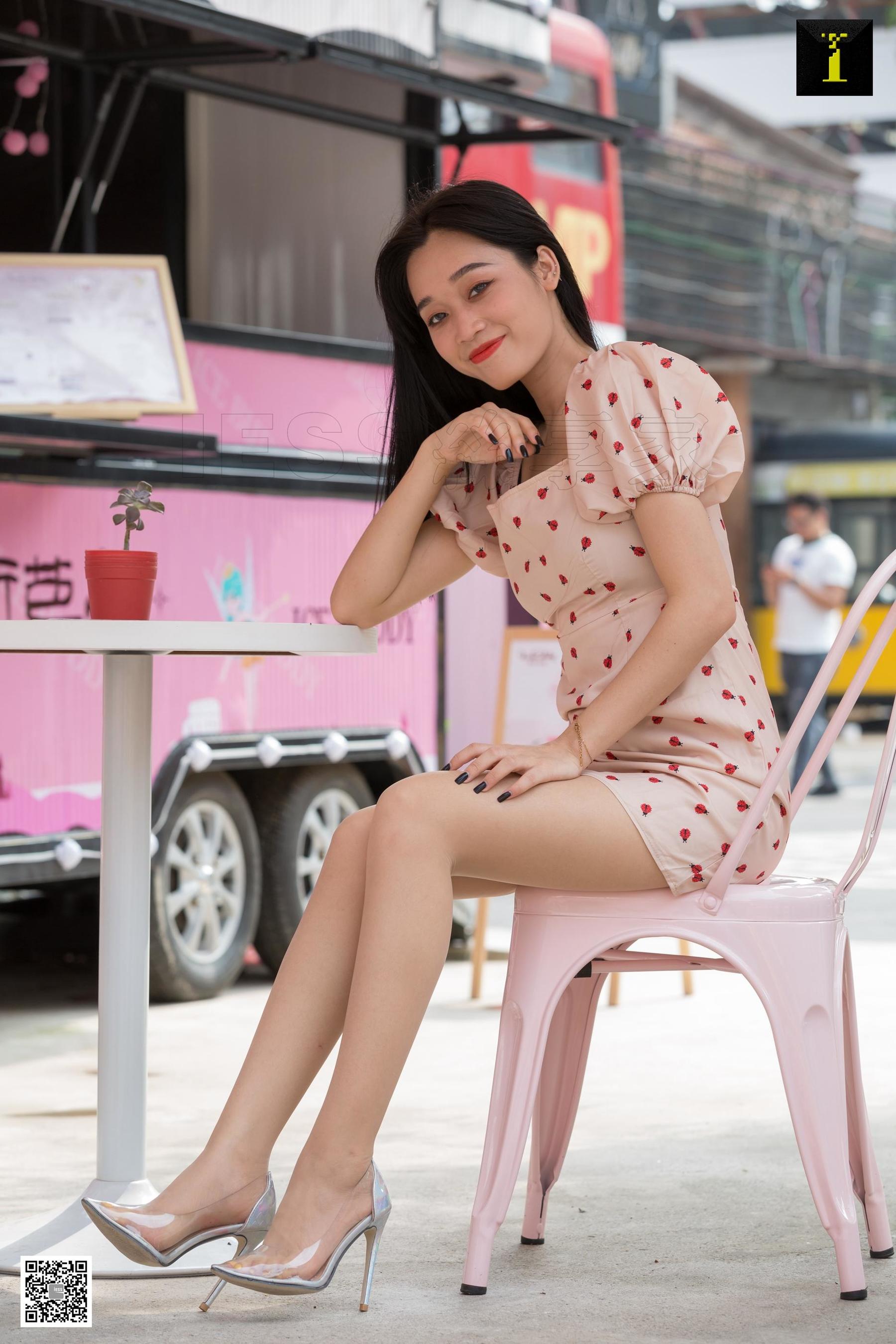 IESS Thoughts and Fun Model: Cola Girls Sensing Street Shooting