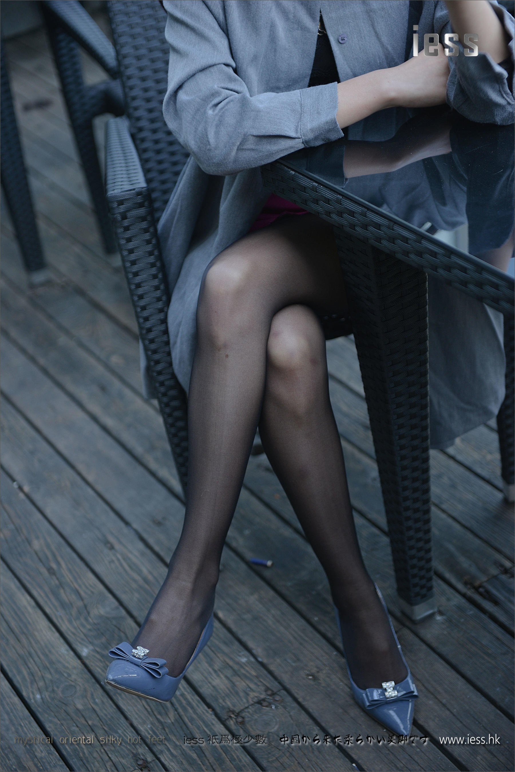 Silk Foot Bento 094 Cong Cong Crazy Black Silk IESS is thinking about it