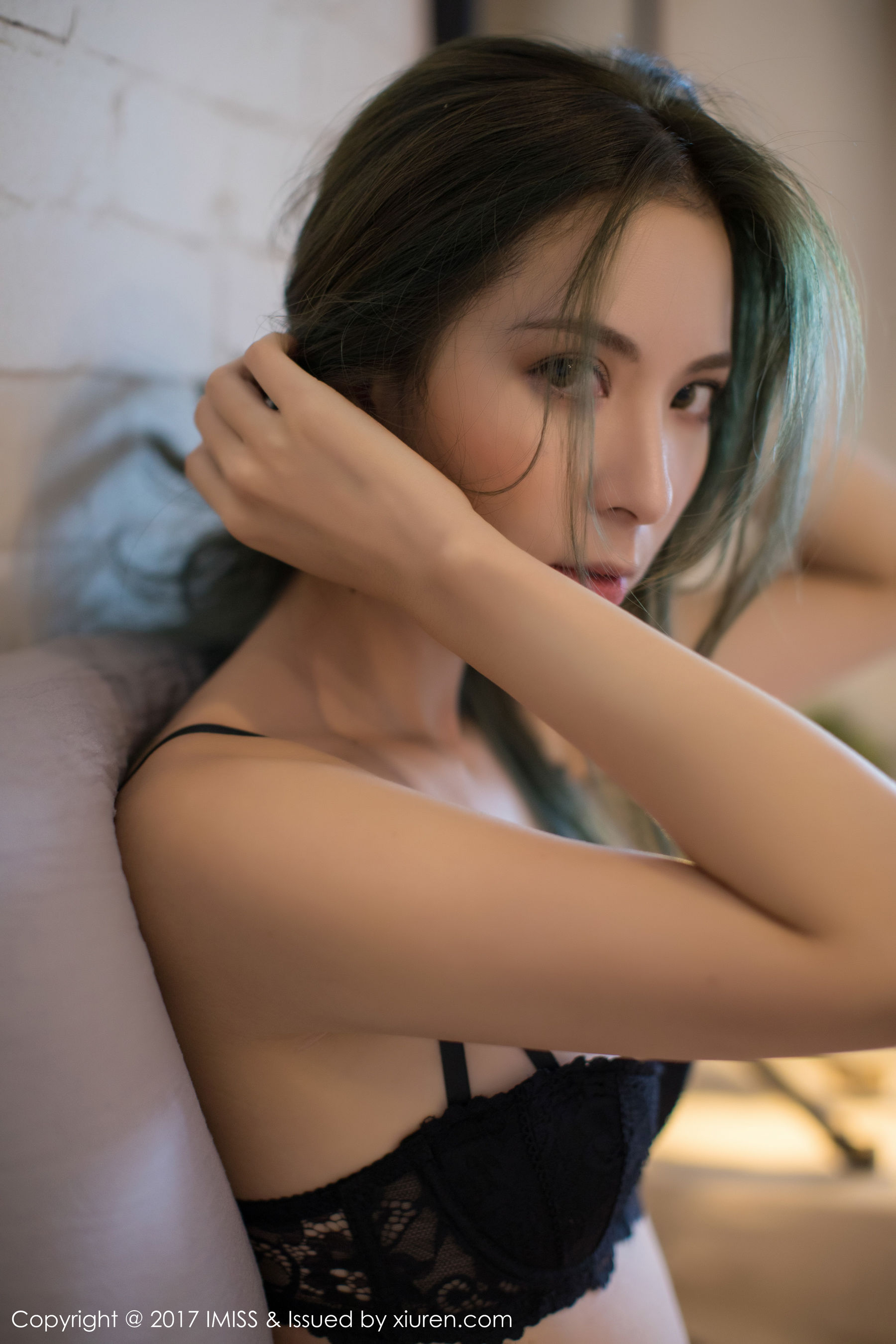 Chen Liangling Carry European and American Fan Genci