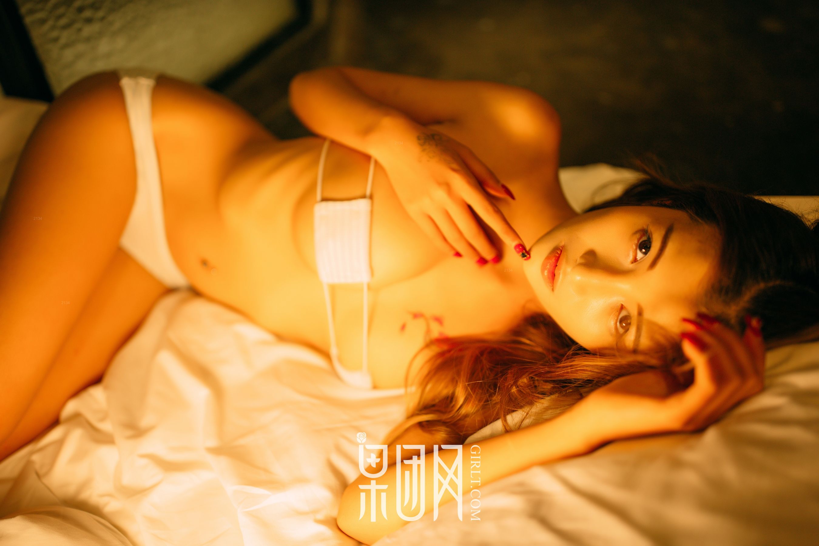 Girls under neon lights fruit group Girlt Xiongchuan Jixin No.011