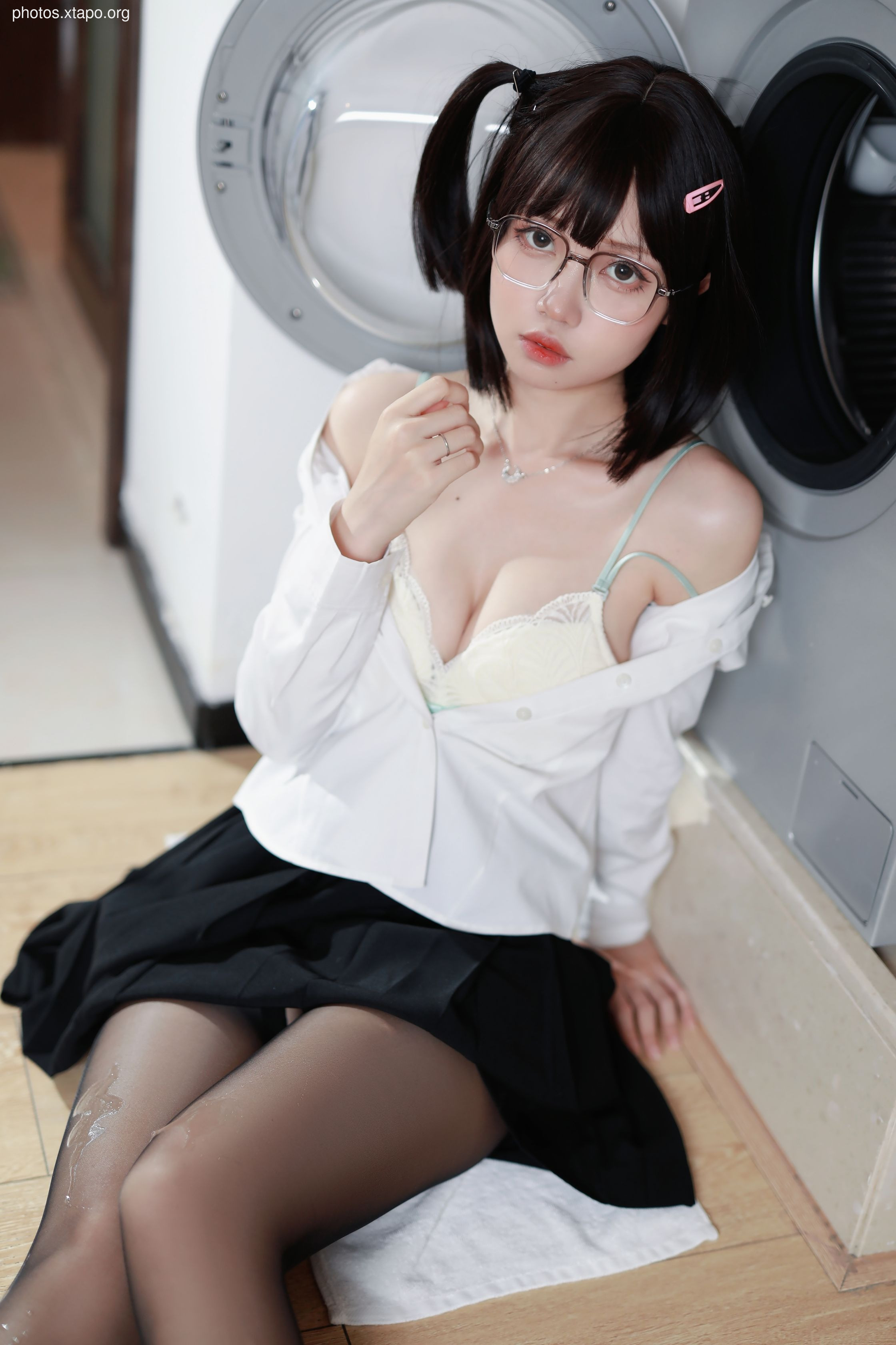 Lausanne w Yizi & nbsp glasses sister