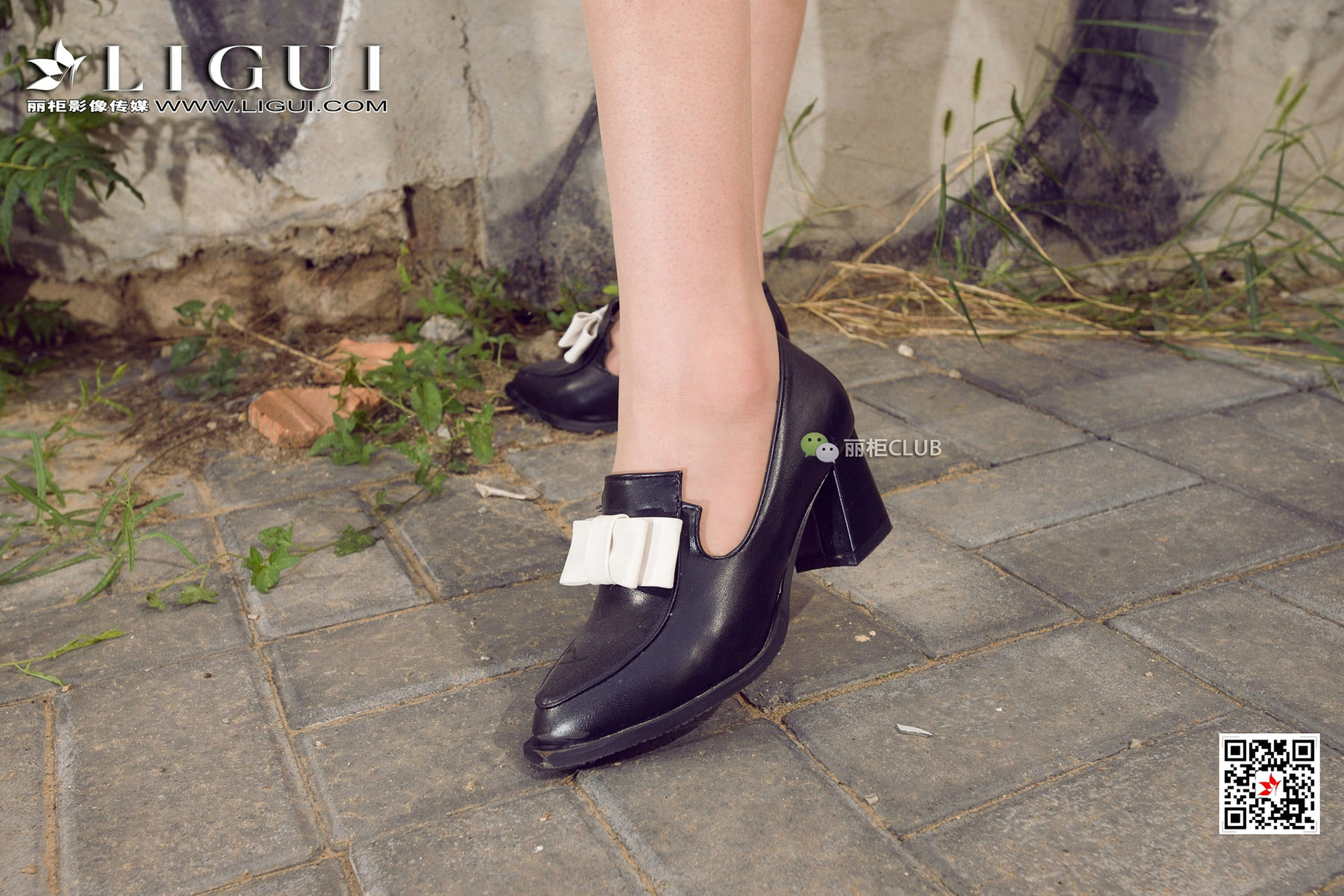 Model Yuner's Dress on the Street Shooting Beautiful Leg Foot Li Cabinel LIGUI