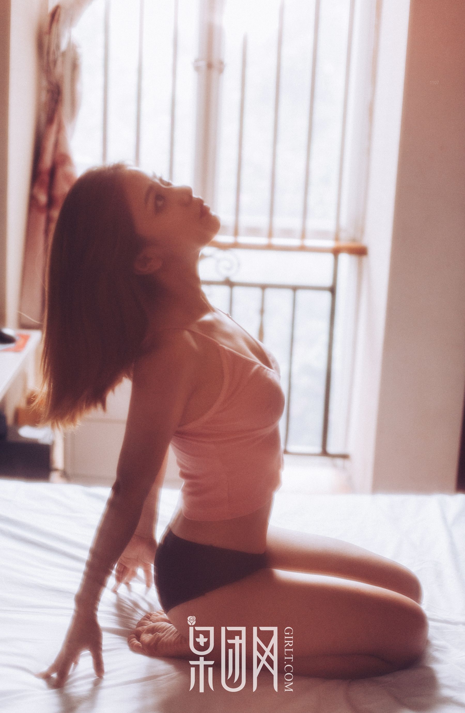 Sexy girl crispy breasts and hips black silk stingy fruit group network Girlt No.068