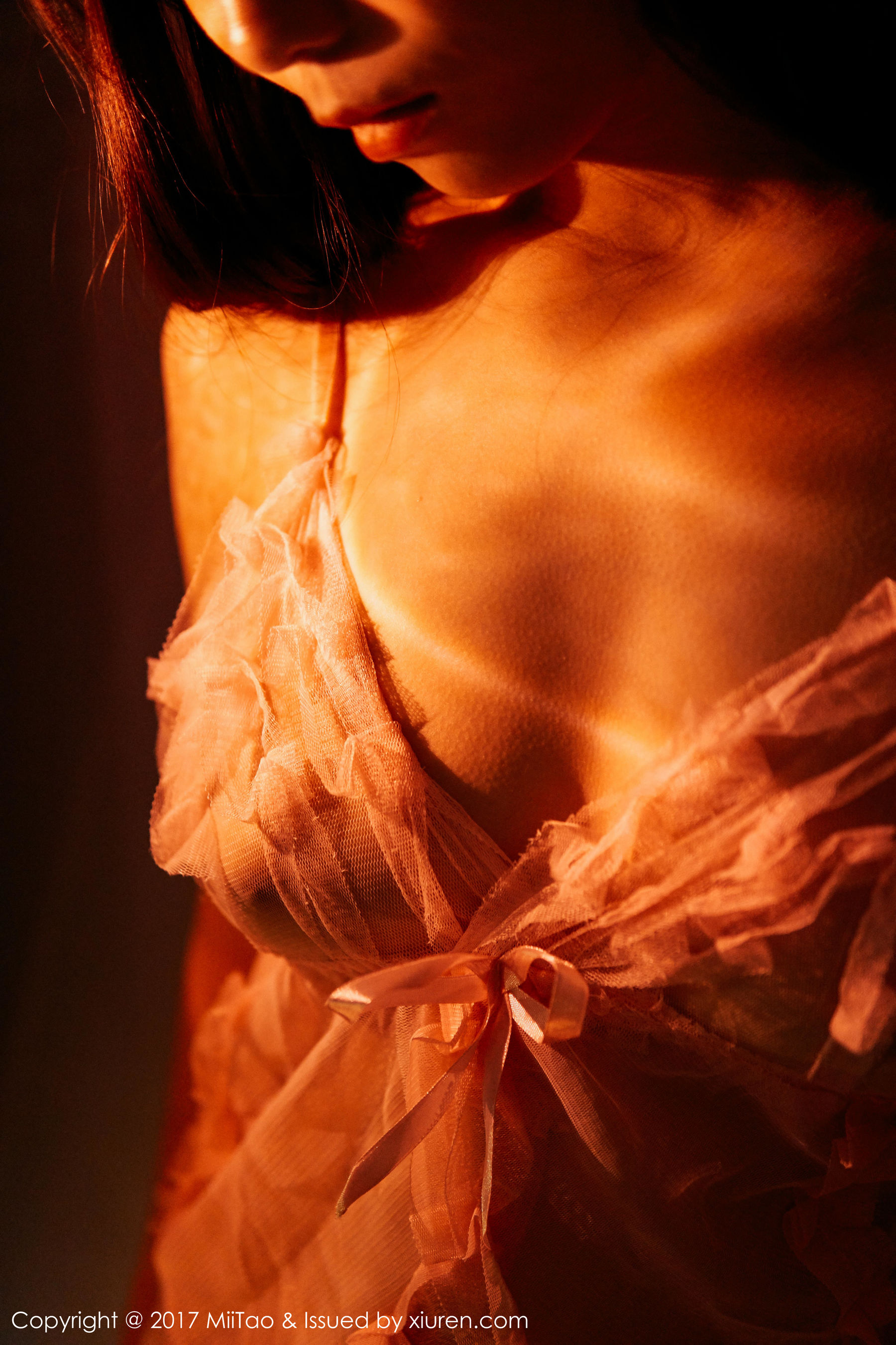 Ruixin Human Photography Under the Light Miitao Vol.086