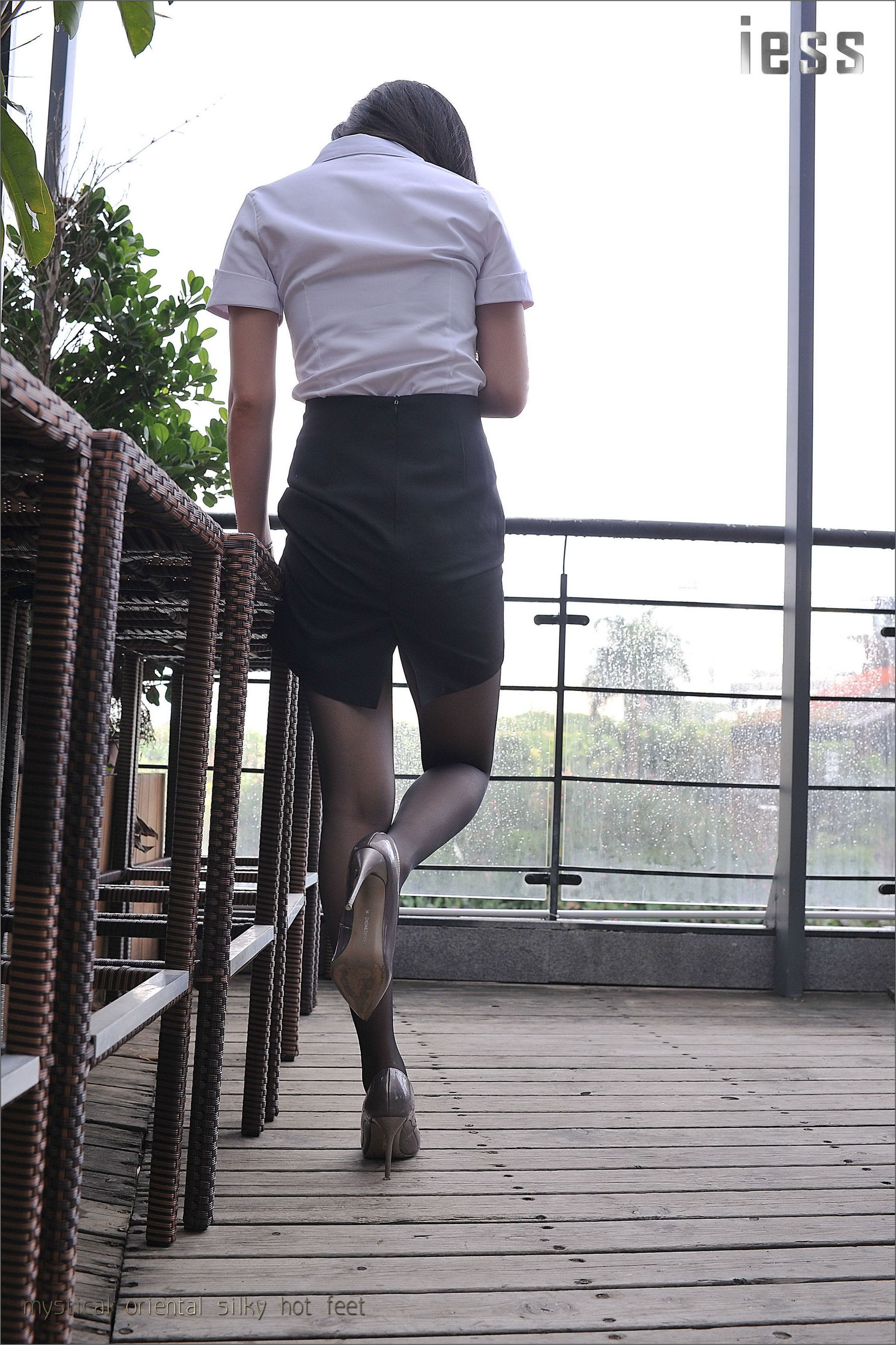 Silk Foot Bento 029 Xiaoxue OL Uniform Black Silk IESS is thinking about it