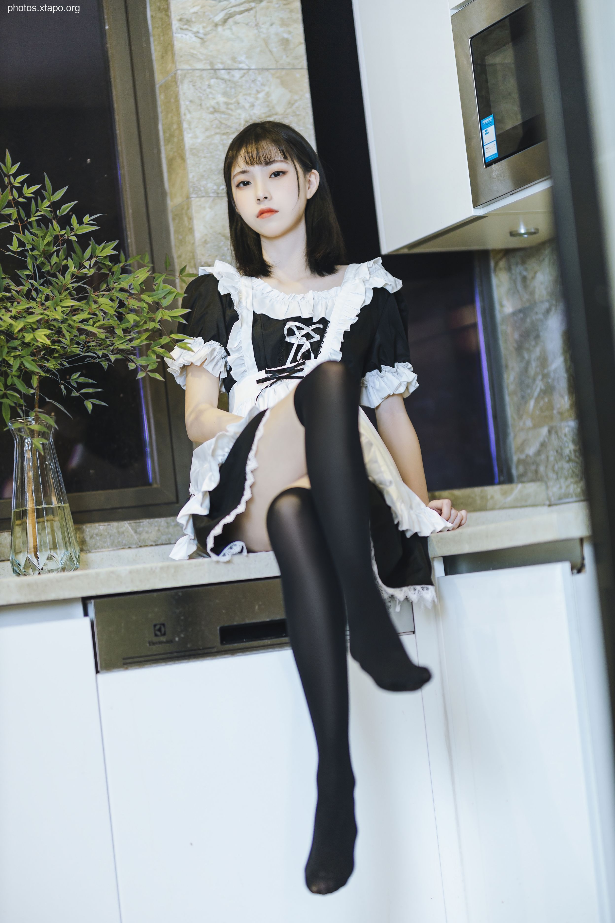 Xu Lan Lan short skirt maid
