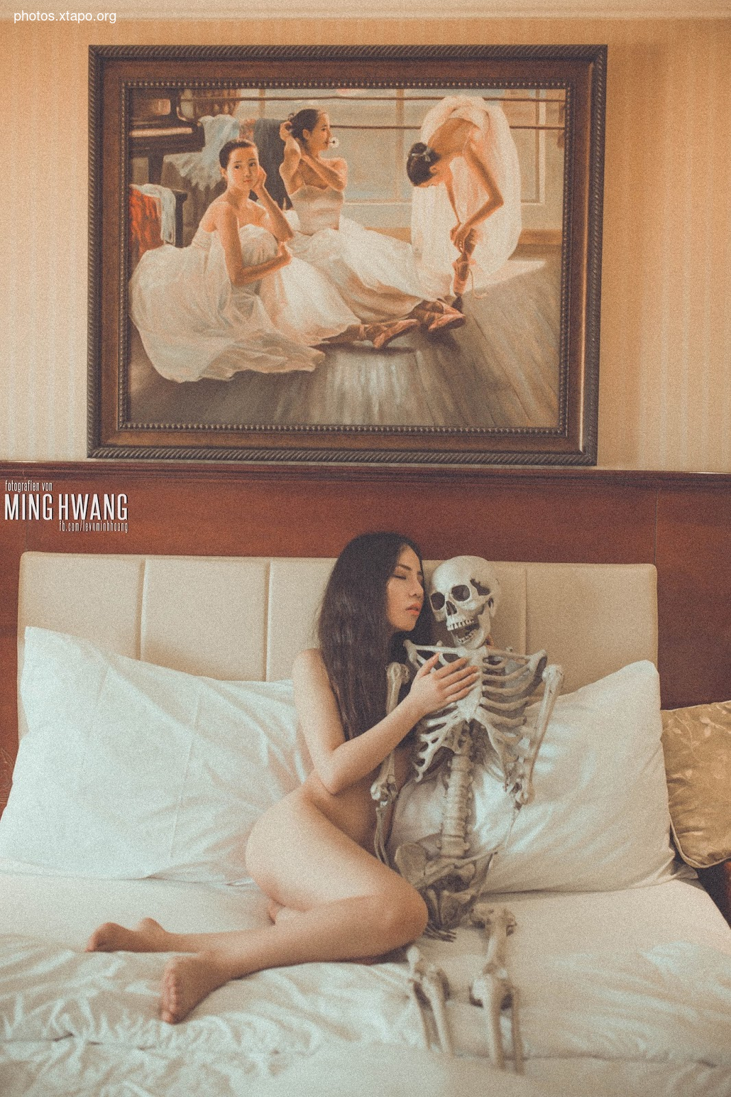 Making friends with pictures, having sex with skeleton