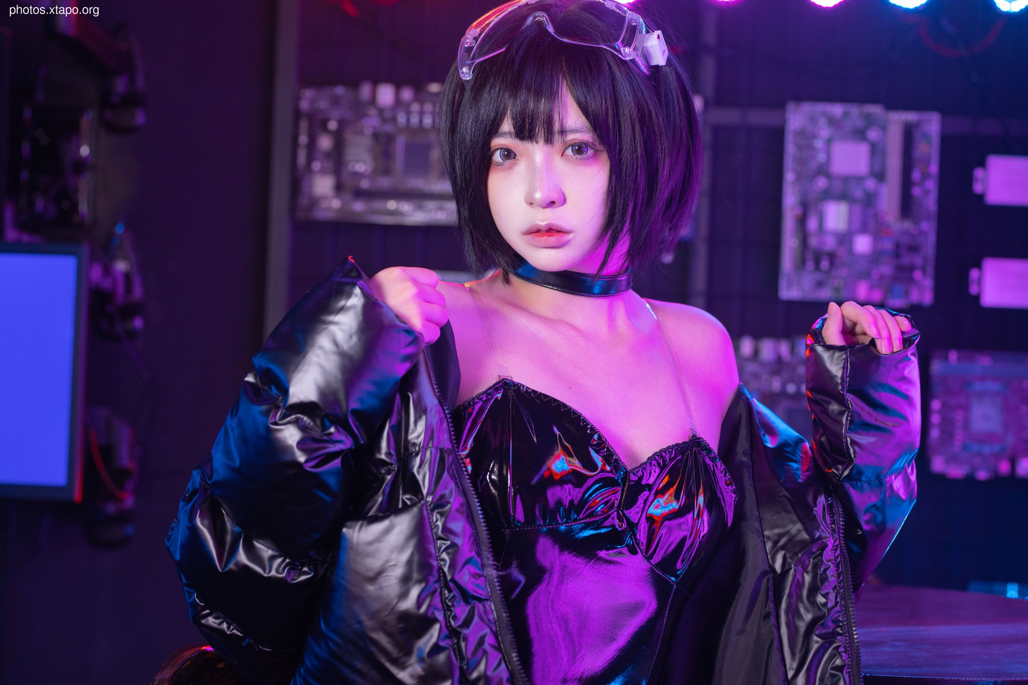 Crazy Cat Caibo Girl 40P-812MB