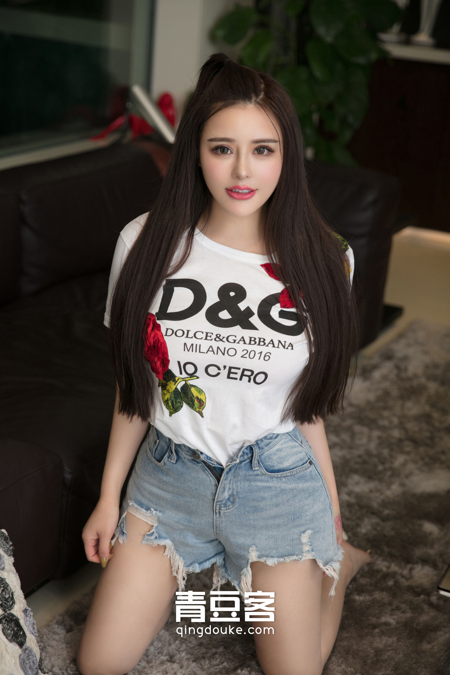 Big Eye Beauty Gold BABY Outdoor Swimming Pool Fighting Photo Show Dama Qingdouke qingdouke