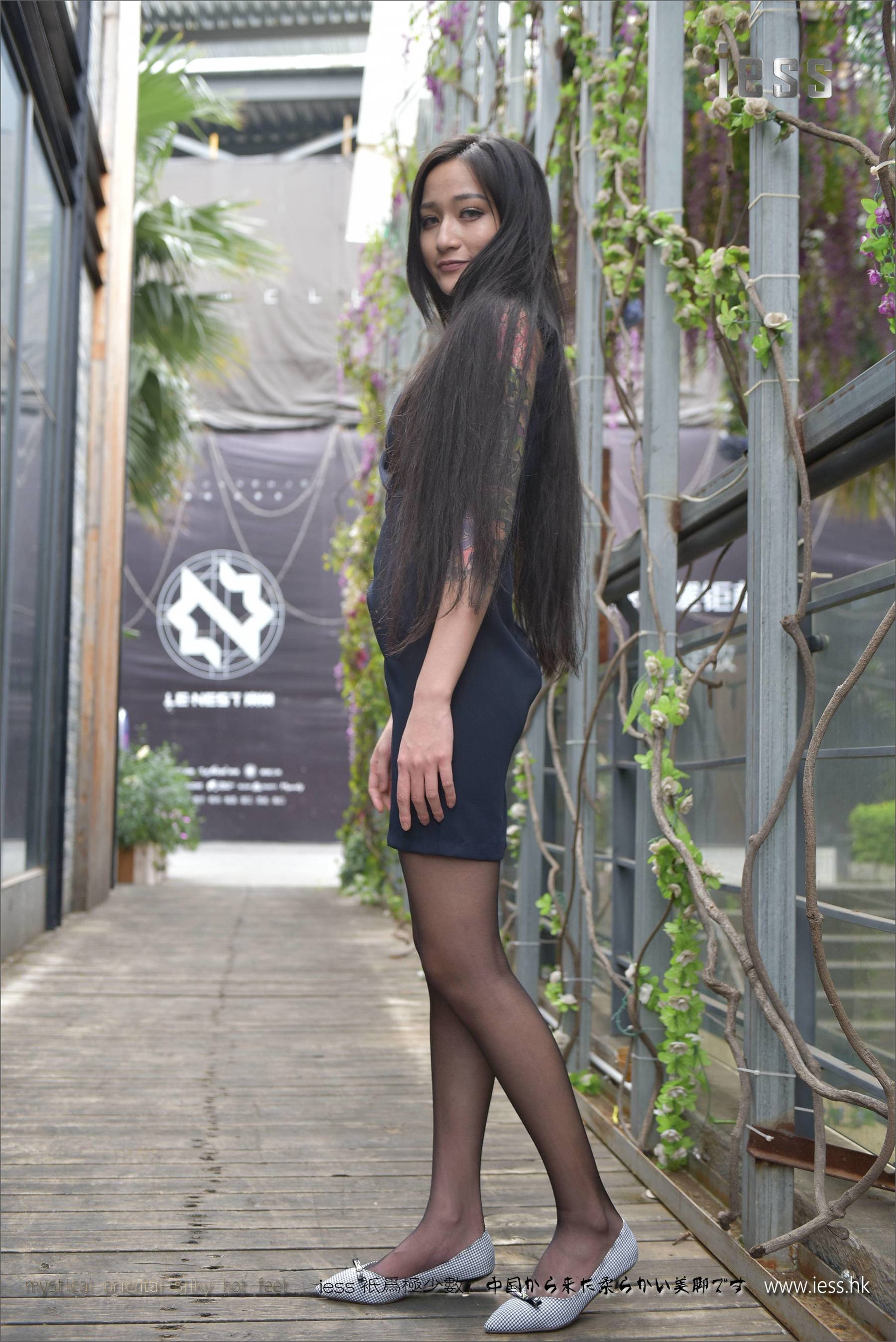 Silk Foot Bento 110 Xiaoxiao Outdoor Black Silk Flat Shoes IESS is thinking about it