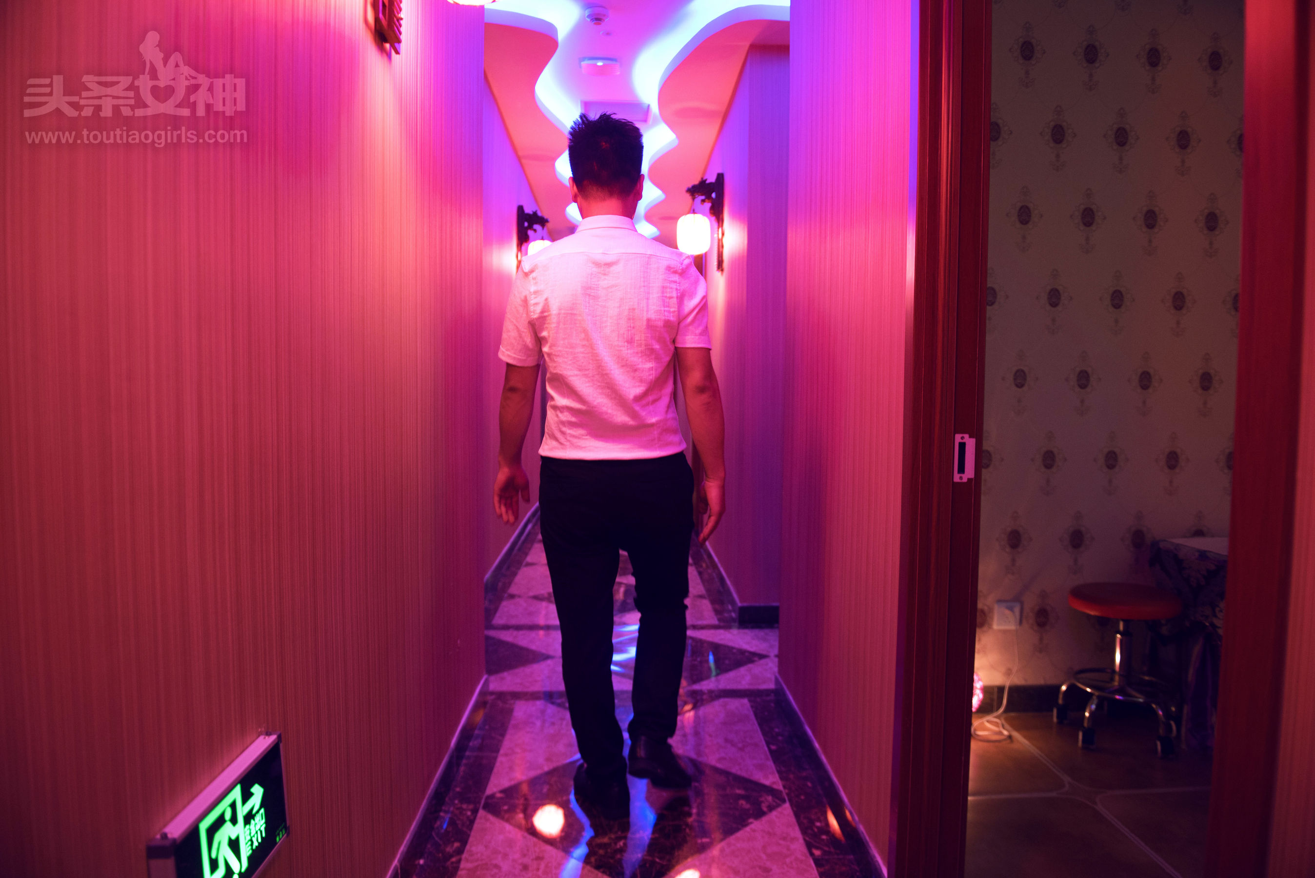 Ai Xiaoqing's Goddess Exploration Shop Water Platinum Palace Headline Goddess