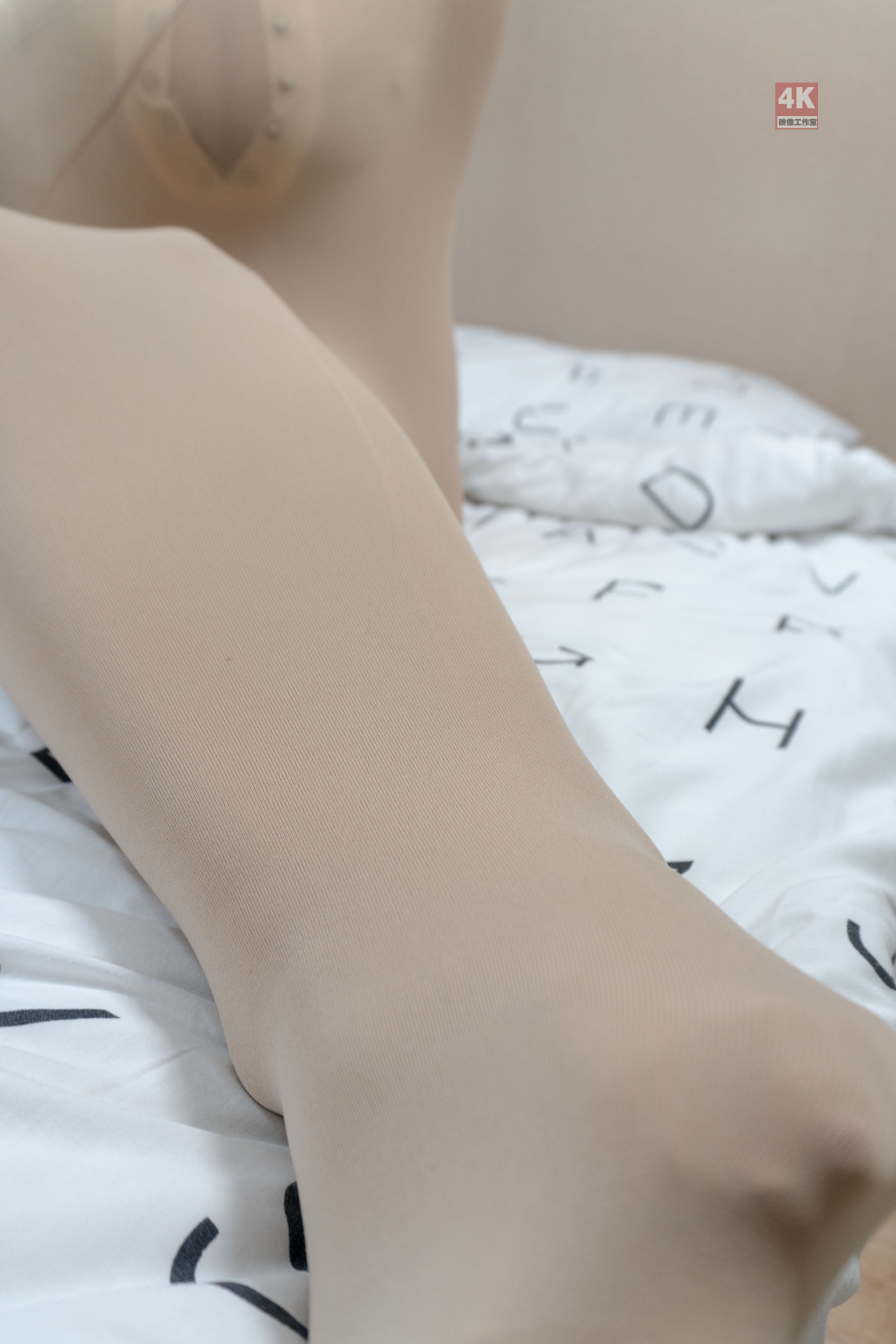 Li Cabinet LIGUI Internet beauty Model Nayako Smooth Stockings Cocoon