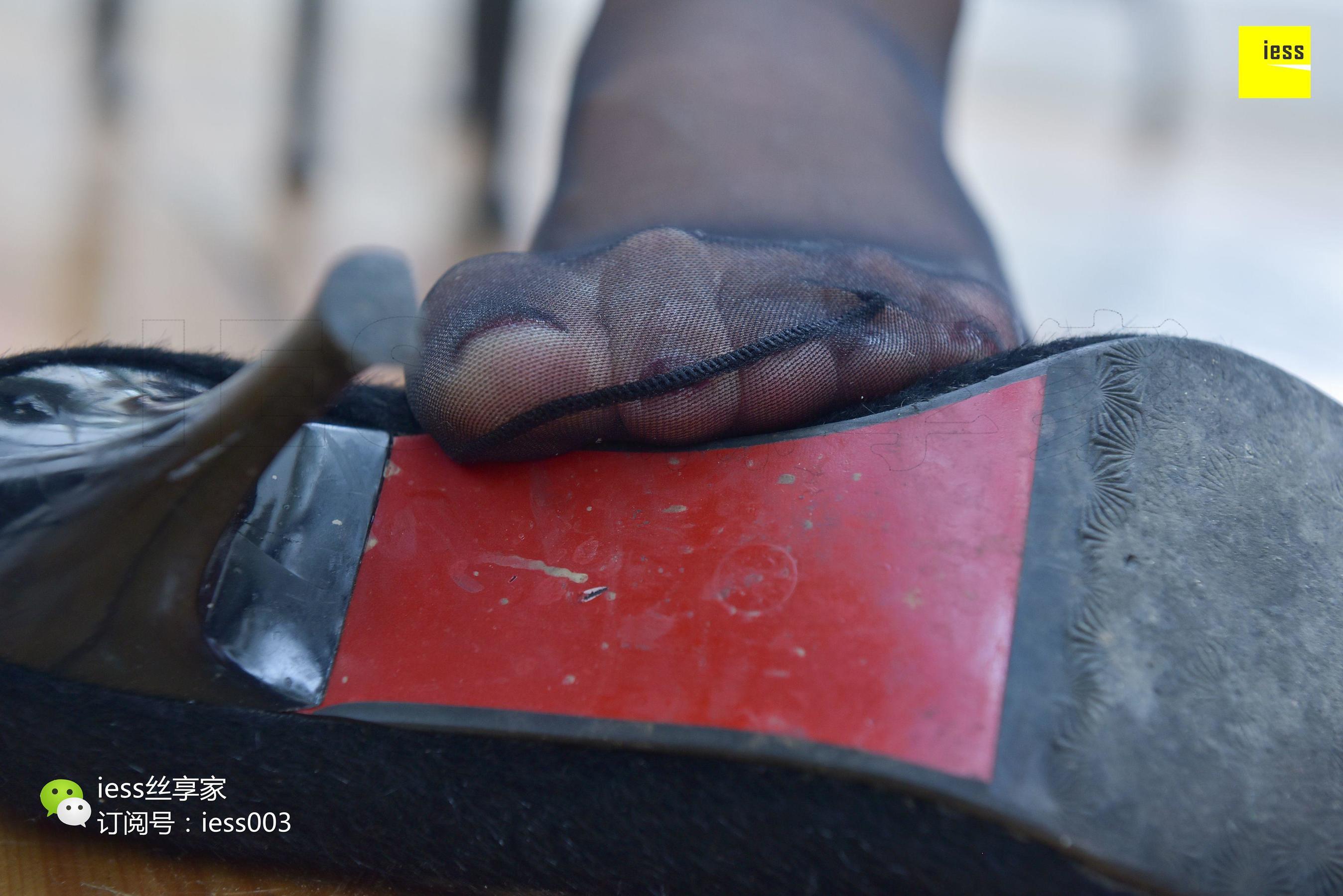 Silk House 091 Qiuqiu Boyfriend Shirt and Black Silk IESS is thinking about it