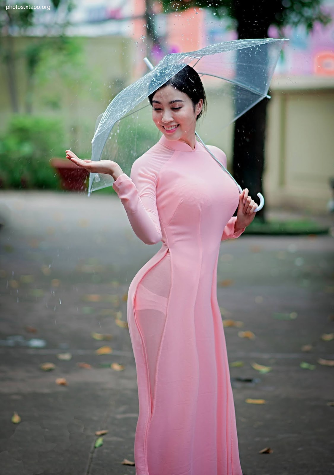 Piercing ao dai: beautiful or not beautiful?