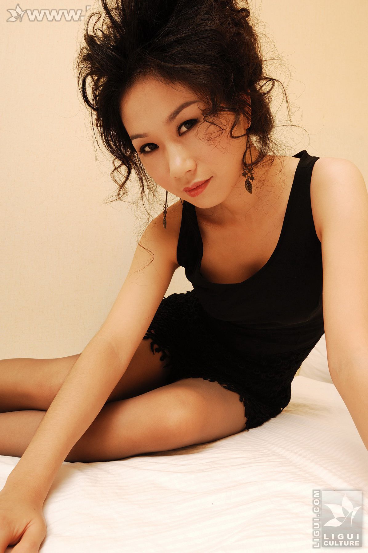 Model Helen Crypting Crossing the Meisi LigUI Footfoot Photo Picture