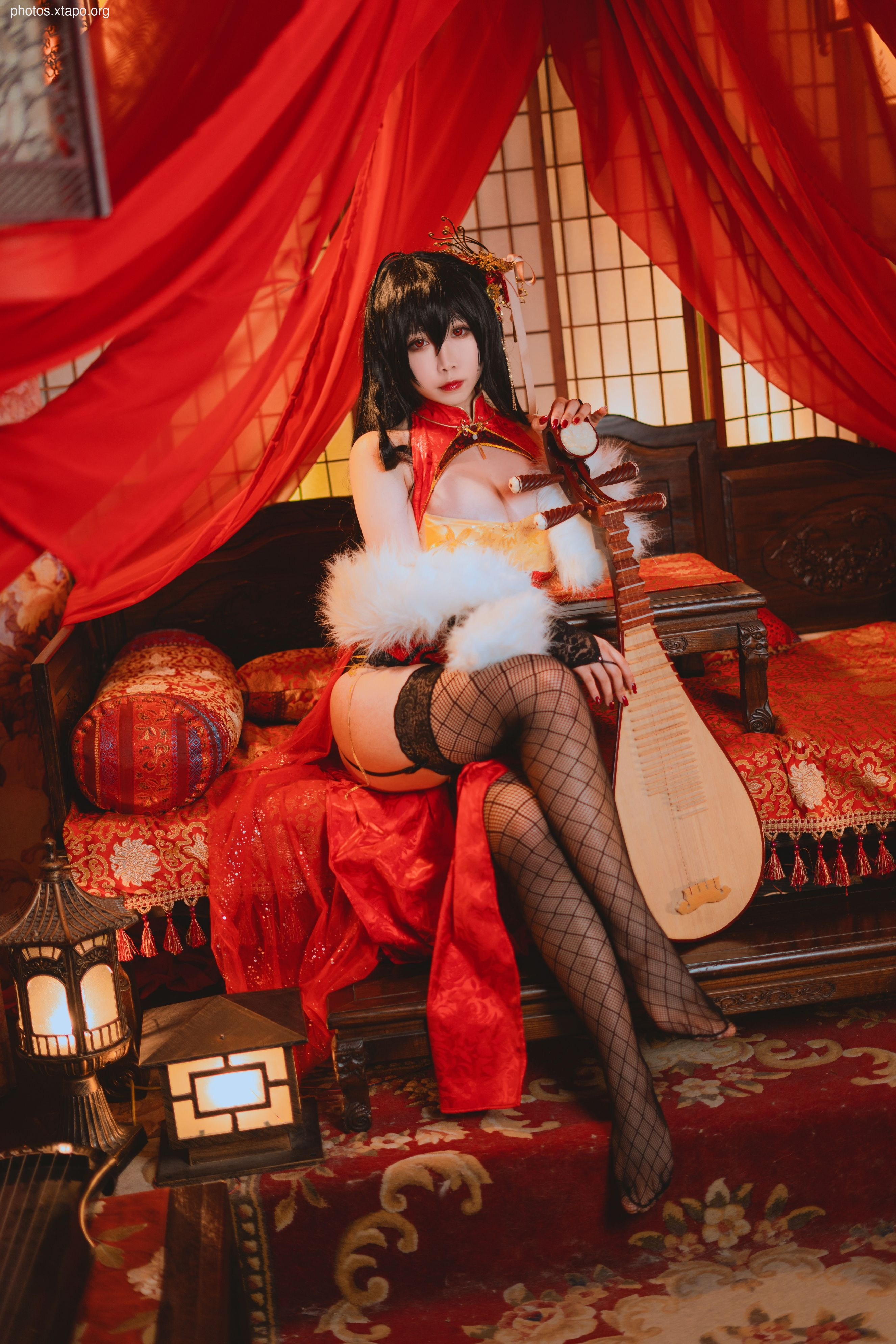 A captivating cosplay photoshoot featuring a model dressed in a stunning traditional Chinese red and gold outfit, holding a pipa (a traditional Chinese musical instrument). The setting is richly decorated, enhancing the overall aesthetic.