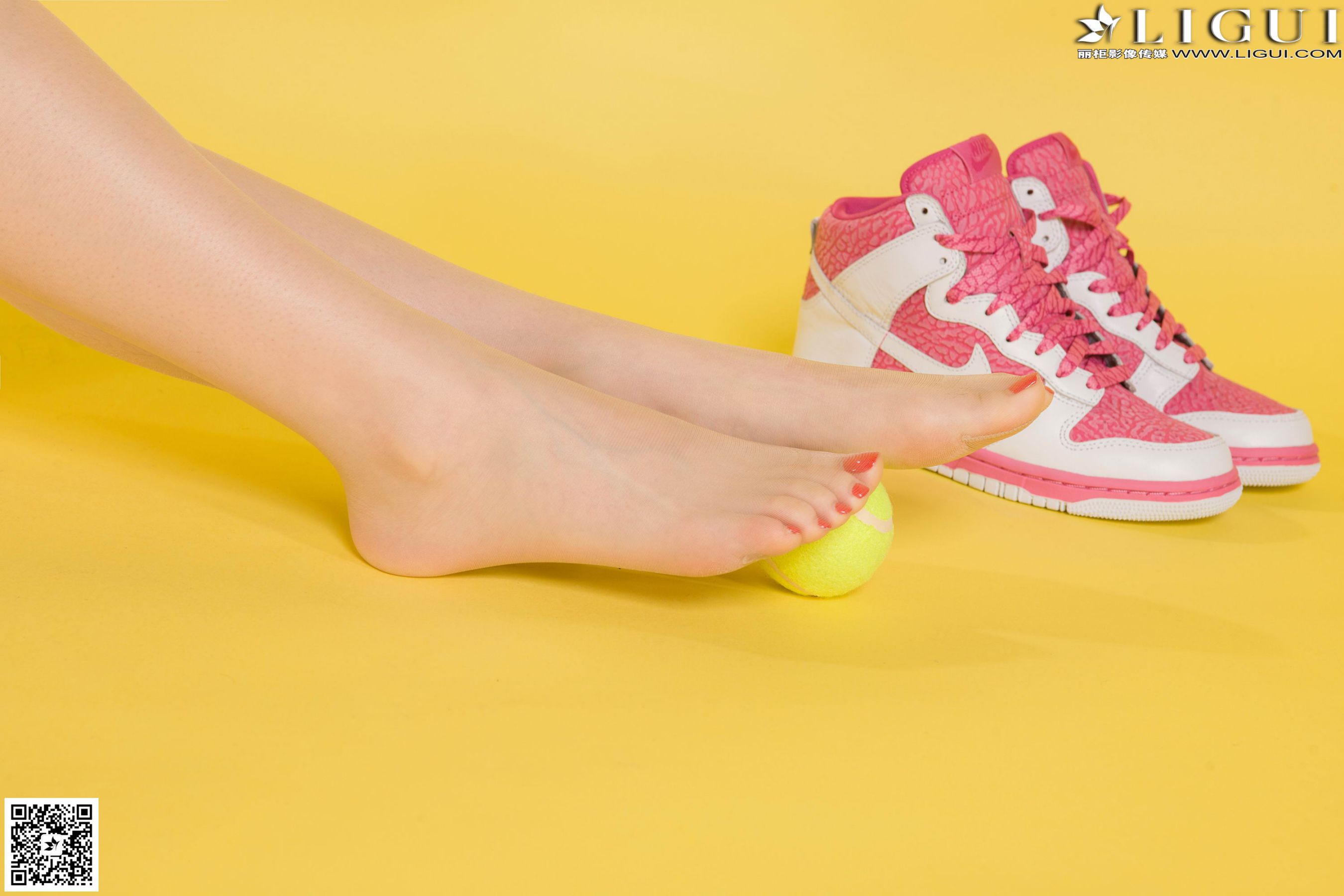 Ligui Model Yuner Basketball Girl Badminton Series beautiful legs jade foot photo picture