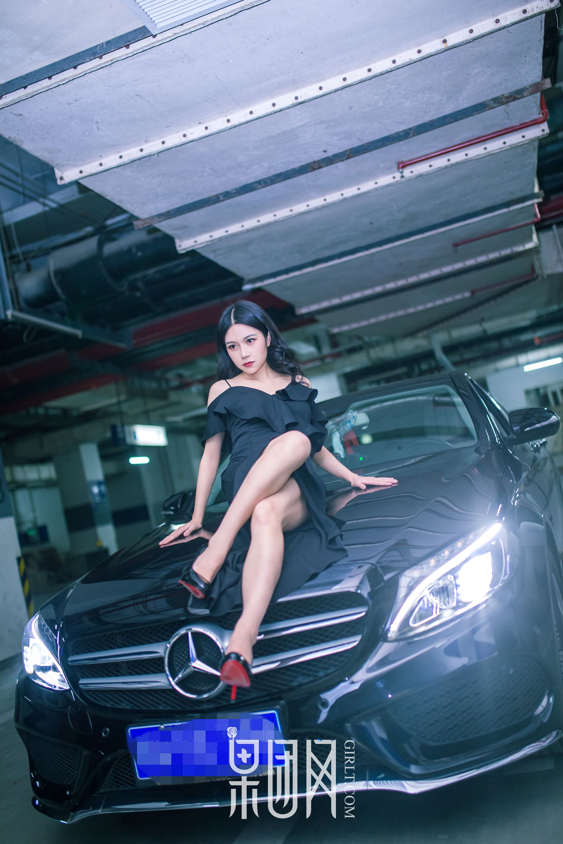 Weiwei Beauty VS luxury car, which one do you choose Fruit Group Girlt No. 107