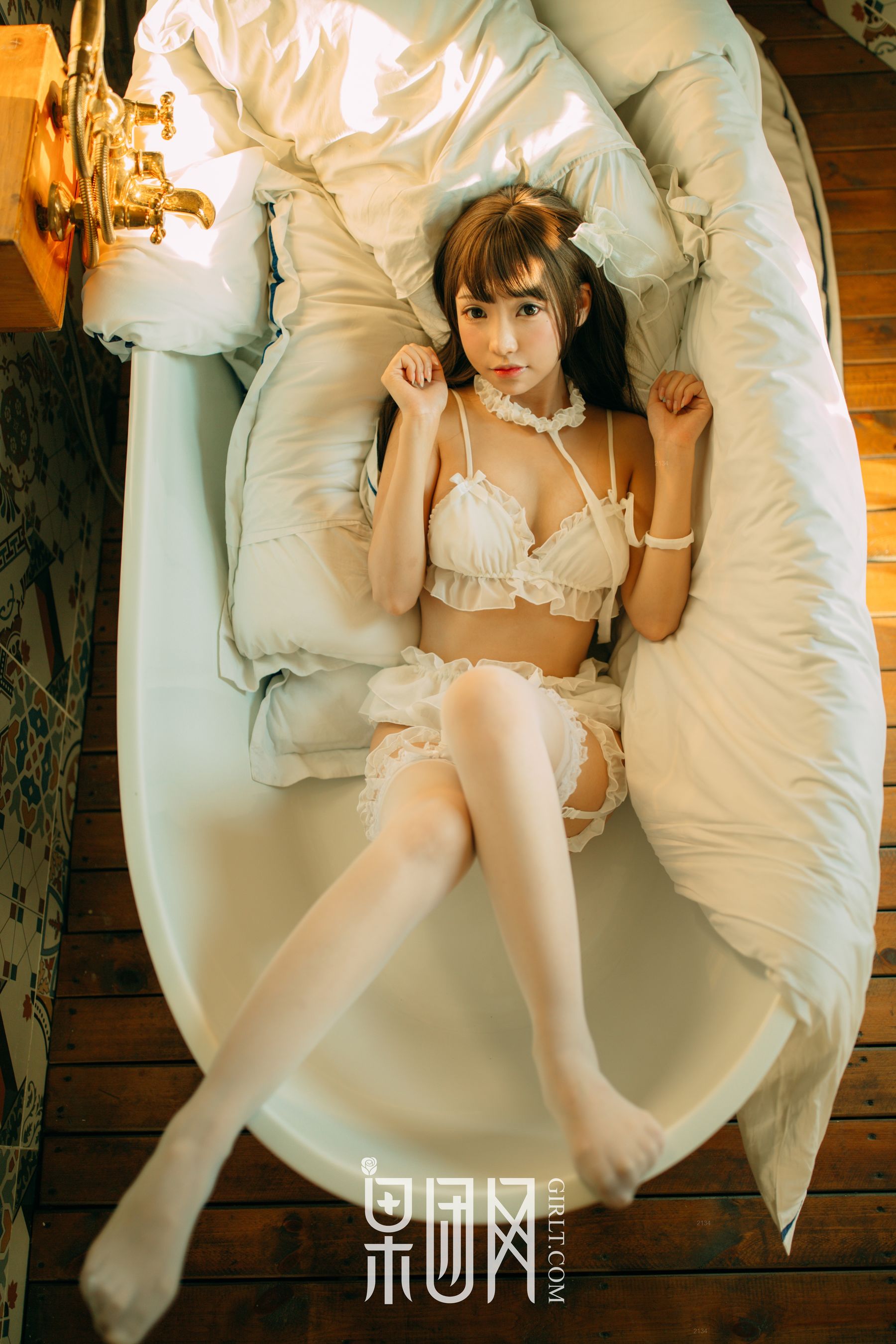 White silk man cut Busty loli vacuum into a naughty maid fruit group Girlt Xiongchuan Jixin No.005