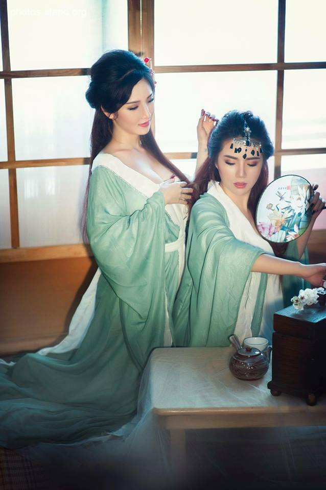 First of all, To Nga Phuong Vy is sister, I'm Phuong Oanh