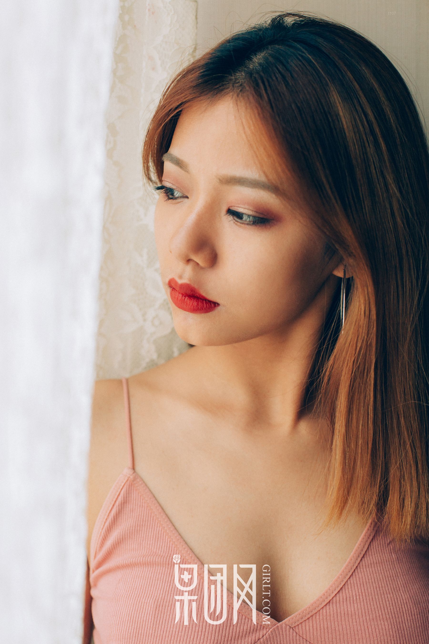 Sexy girl crispy breasts and hips black silk stingy fruit group network Girlt No.068