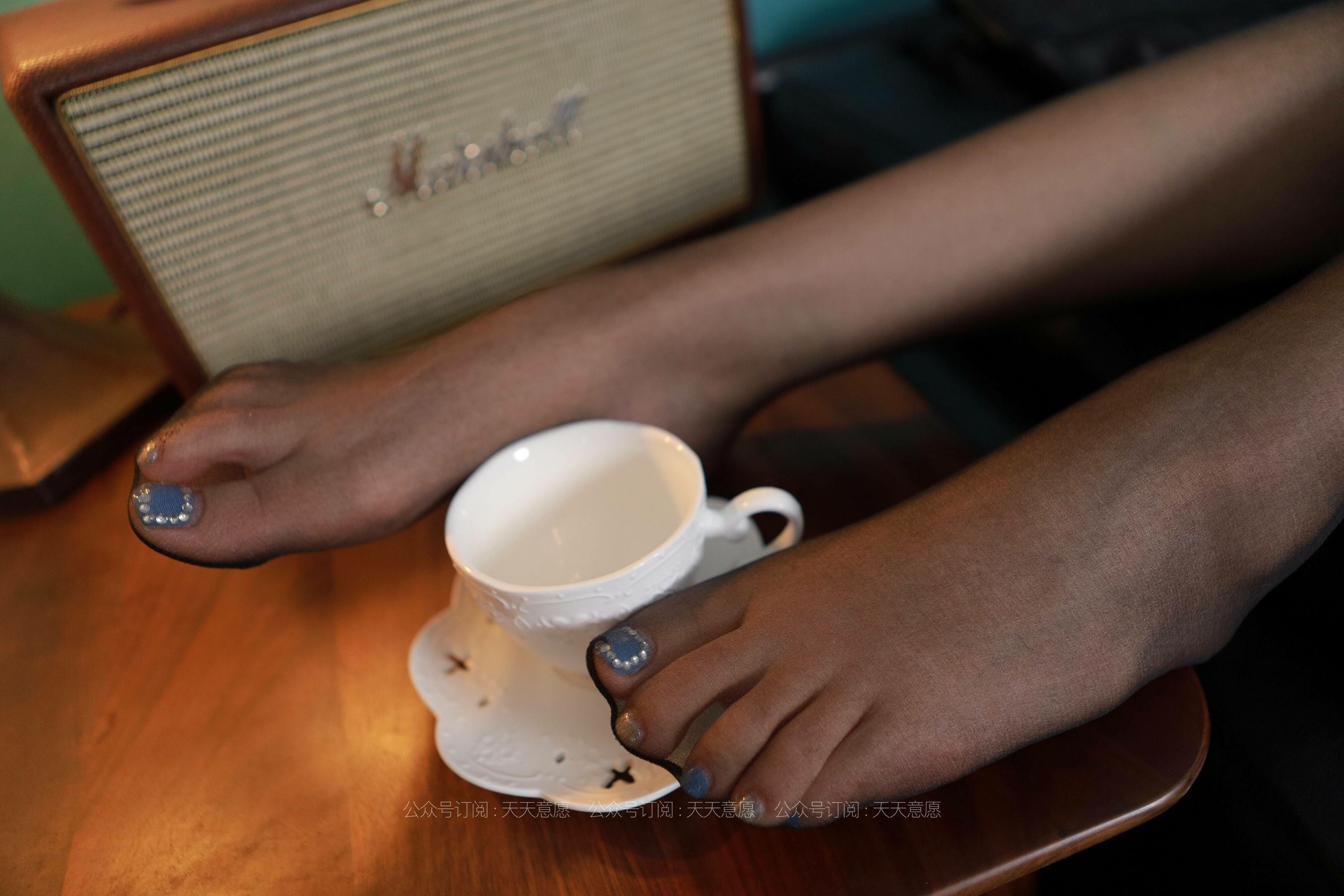 IESS Different Thoughts Silk House 816: Watermelon Beautiful Legs Separate Straight