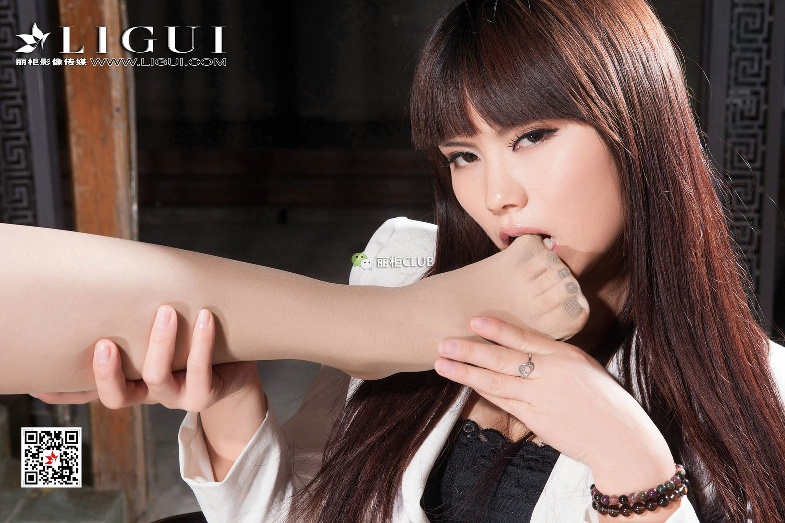 Model Liu Jian & amp; Qingqing Sisters Flower Foot Ligui