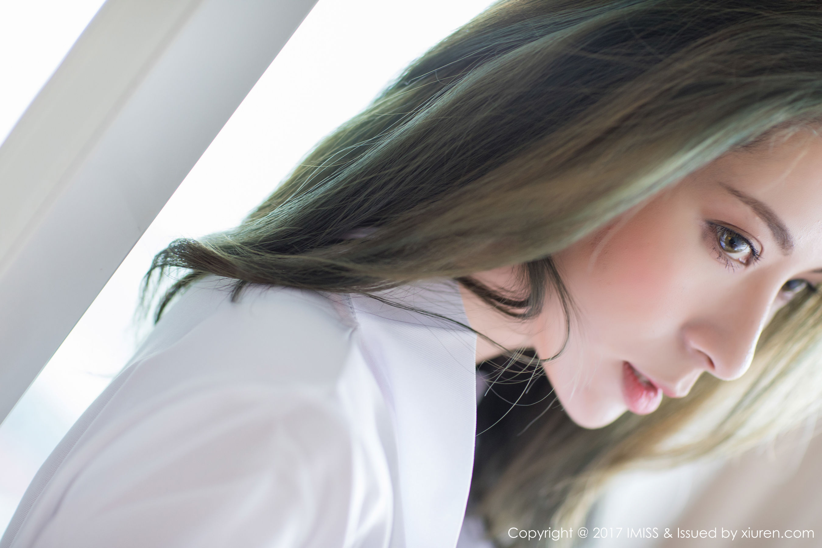 Chen Liangling Carry European and American Fan Genci