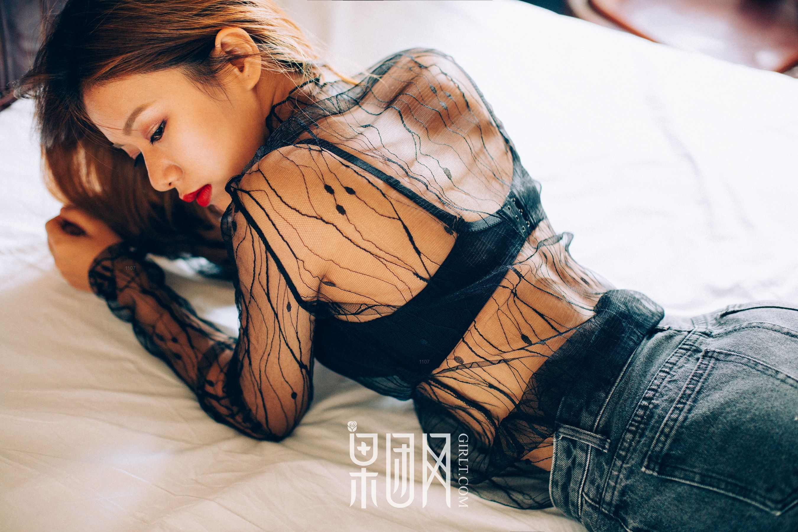 Sexy girl crispy breasts and hips black silk stingy fruit group network Girlt No.068