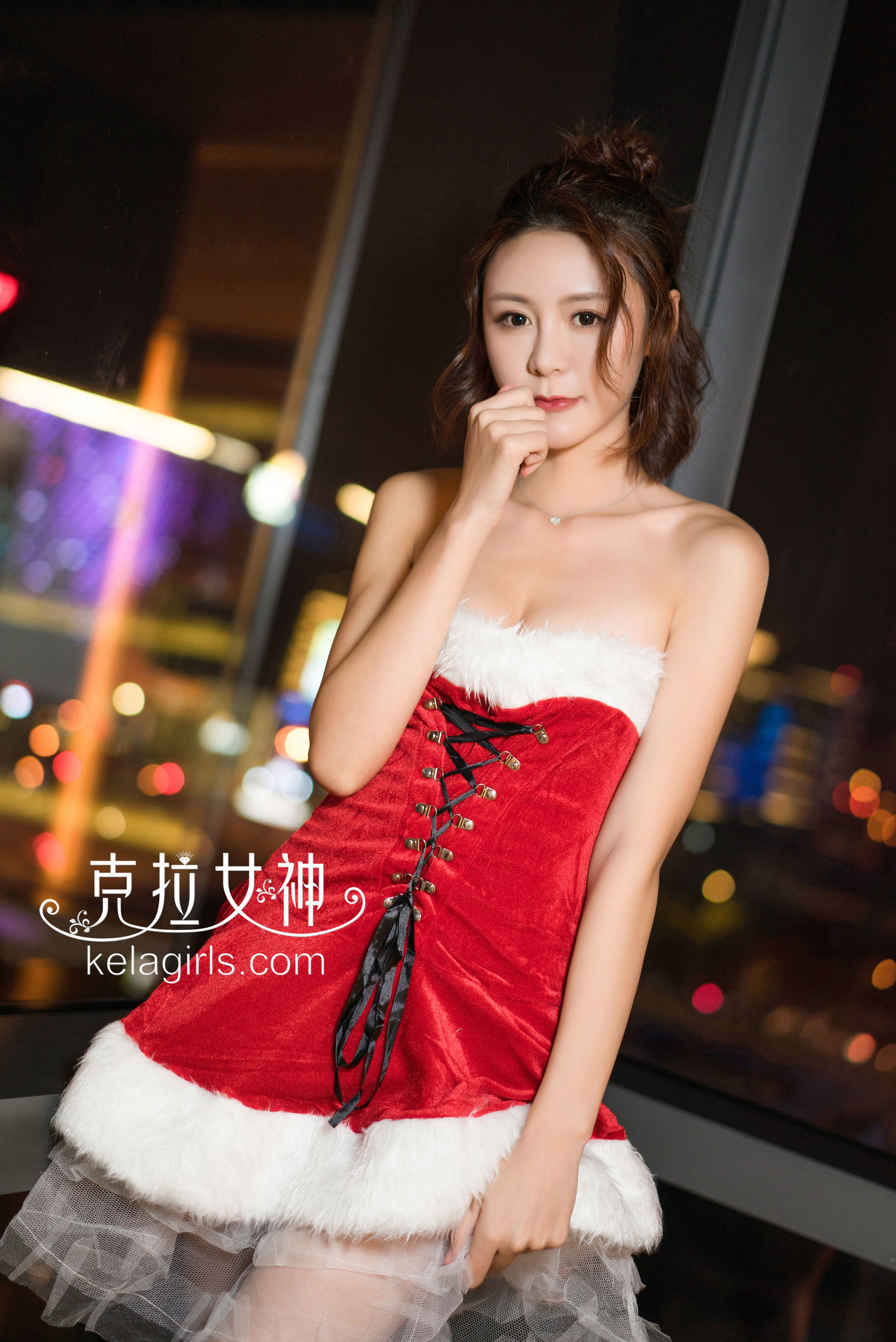 Xin Yu's Colorful Ping An Night Ceragirls)