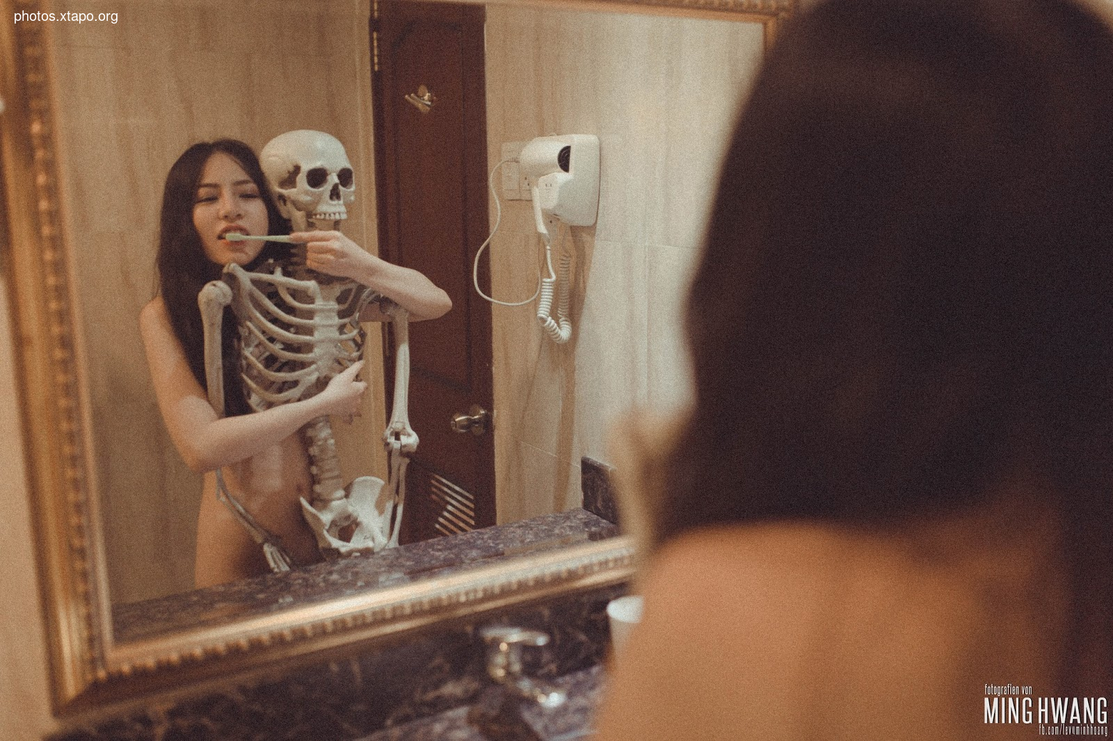 Making friends with pictures, having sex with skeleton