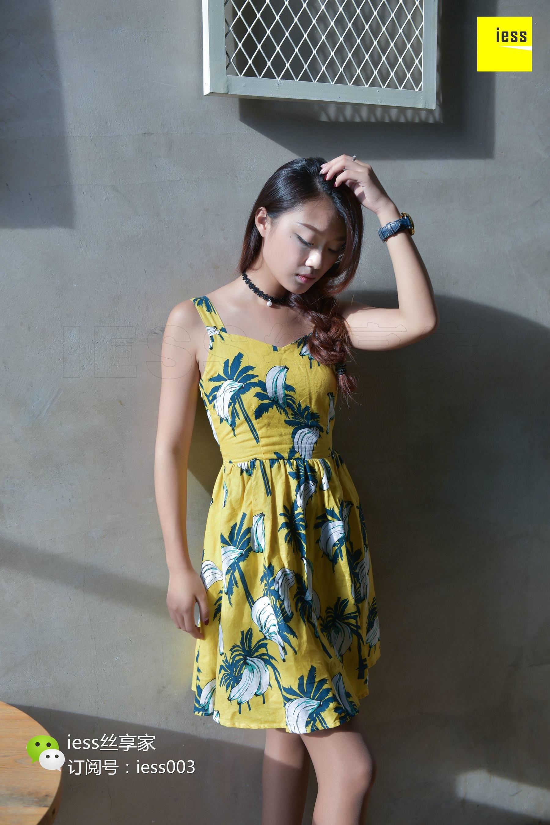 Si Xiangjia 043 Xiaobei Northeast Girl Fall in Love with Brown Stockings IESS is thinking about it